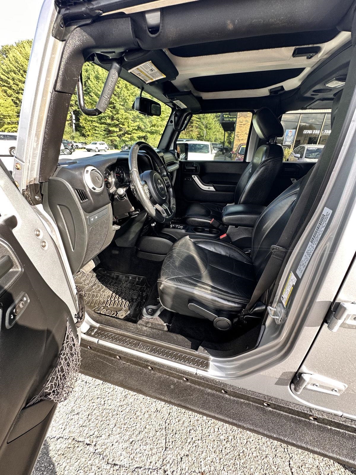 2015 Jeep Wrangler Unlimited Rubicon photo 10