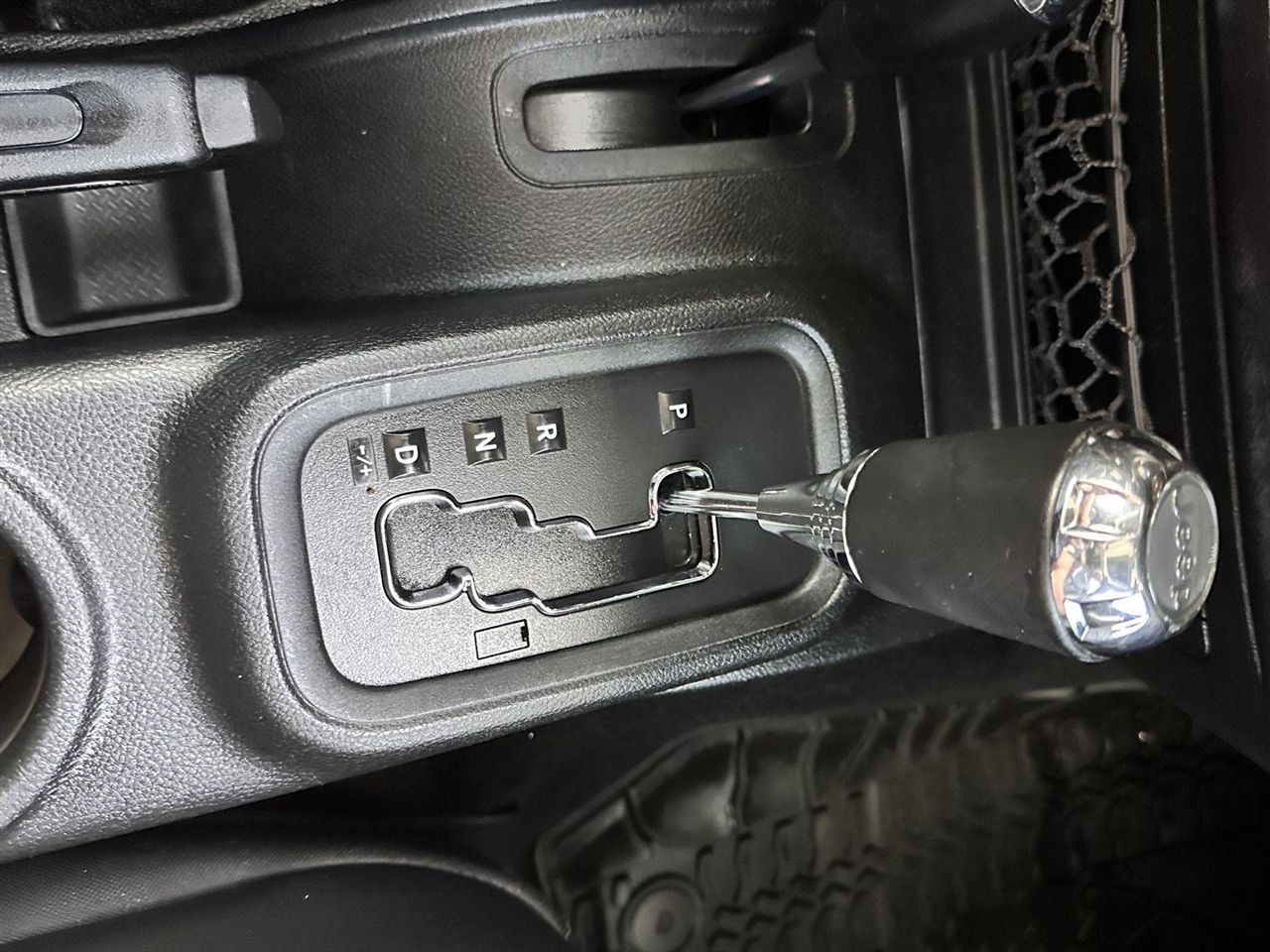 2015 Jeep Wrangler Unlimited Rubicon photo 21
