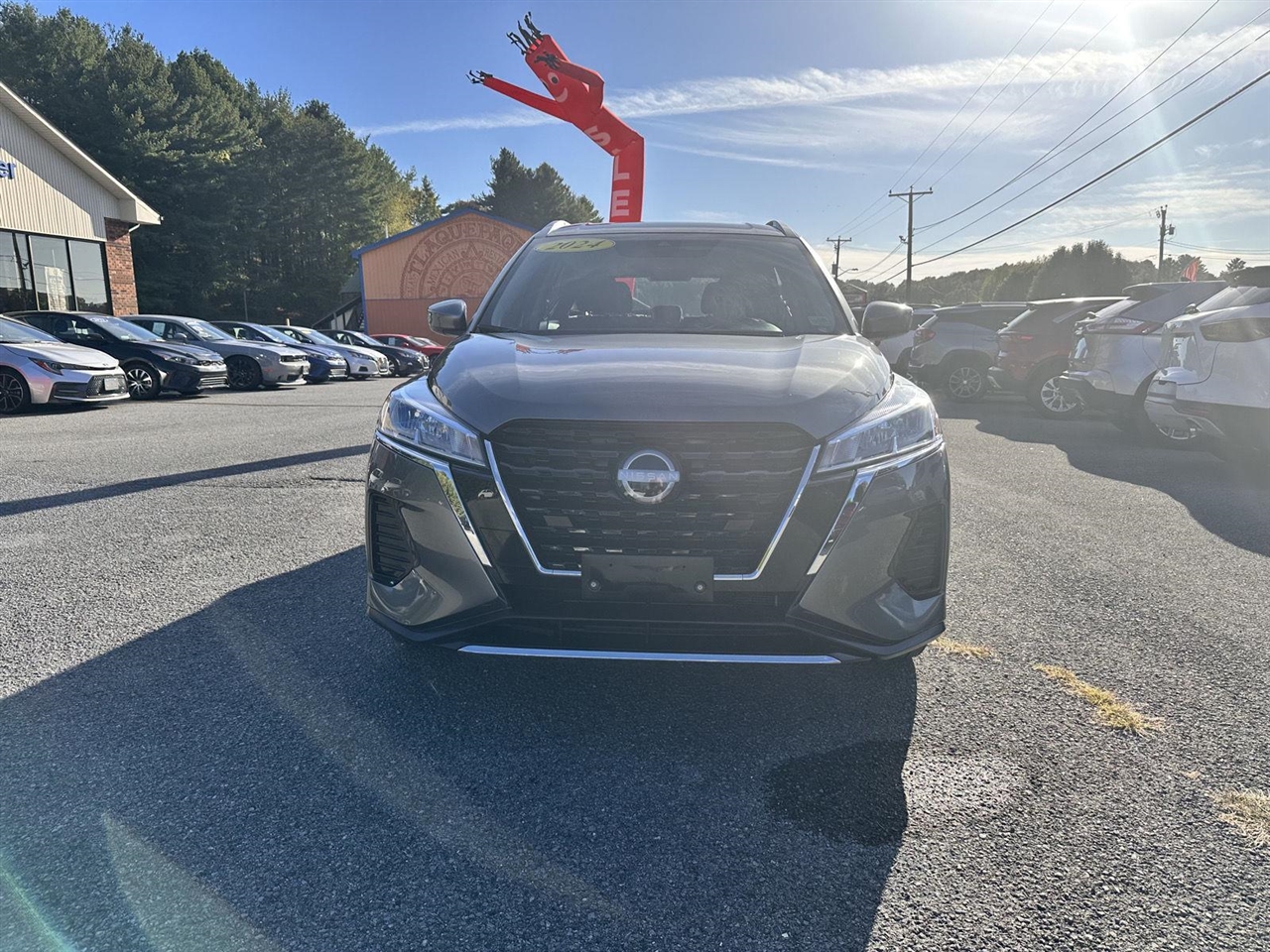 2024 Nissan Kicks SV photo 2