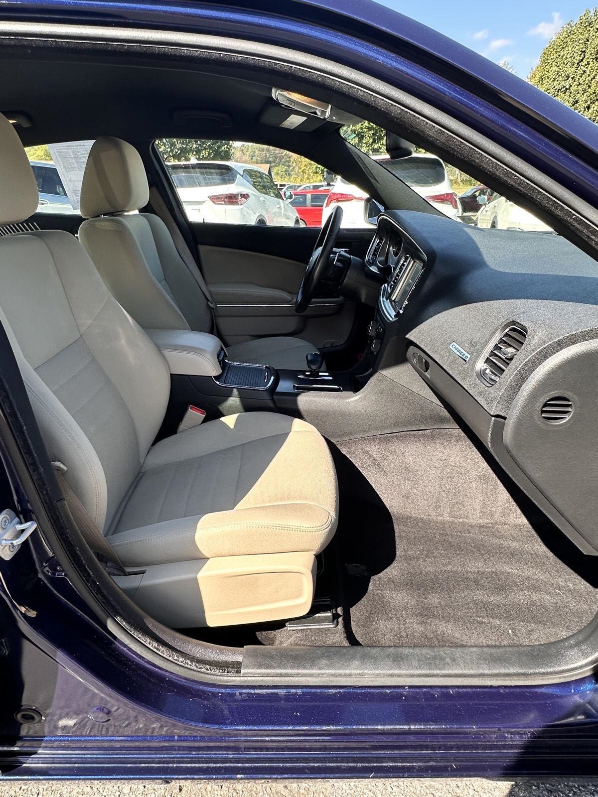 Dodge Charger 4dr Sdn SXT RWD 2013