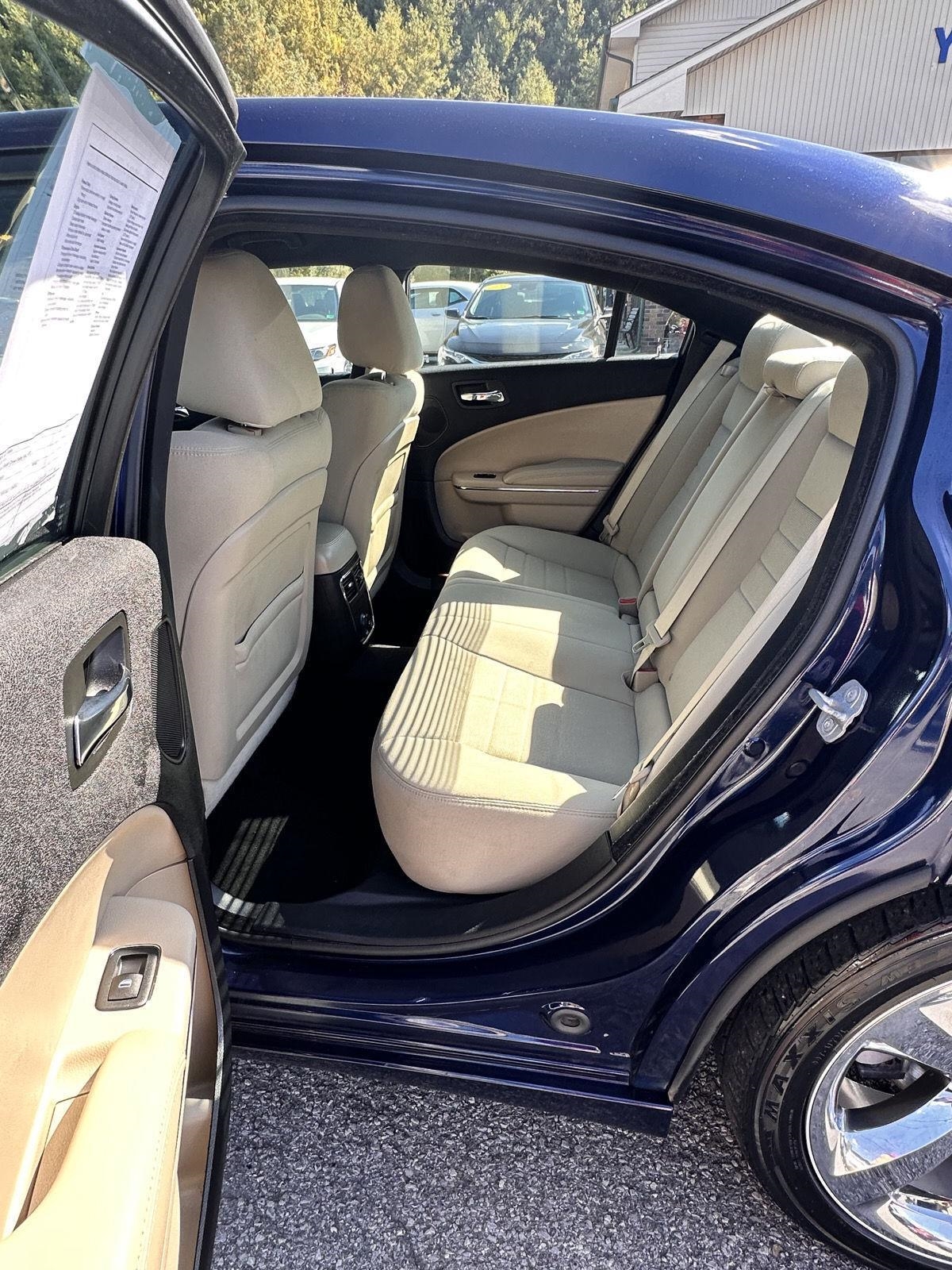 Dodge Charger 4dr Sdn SXT RWD 2013