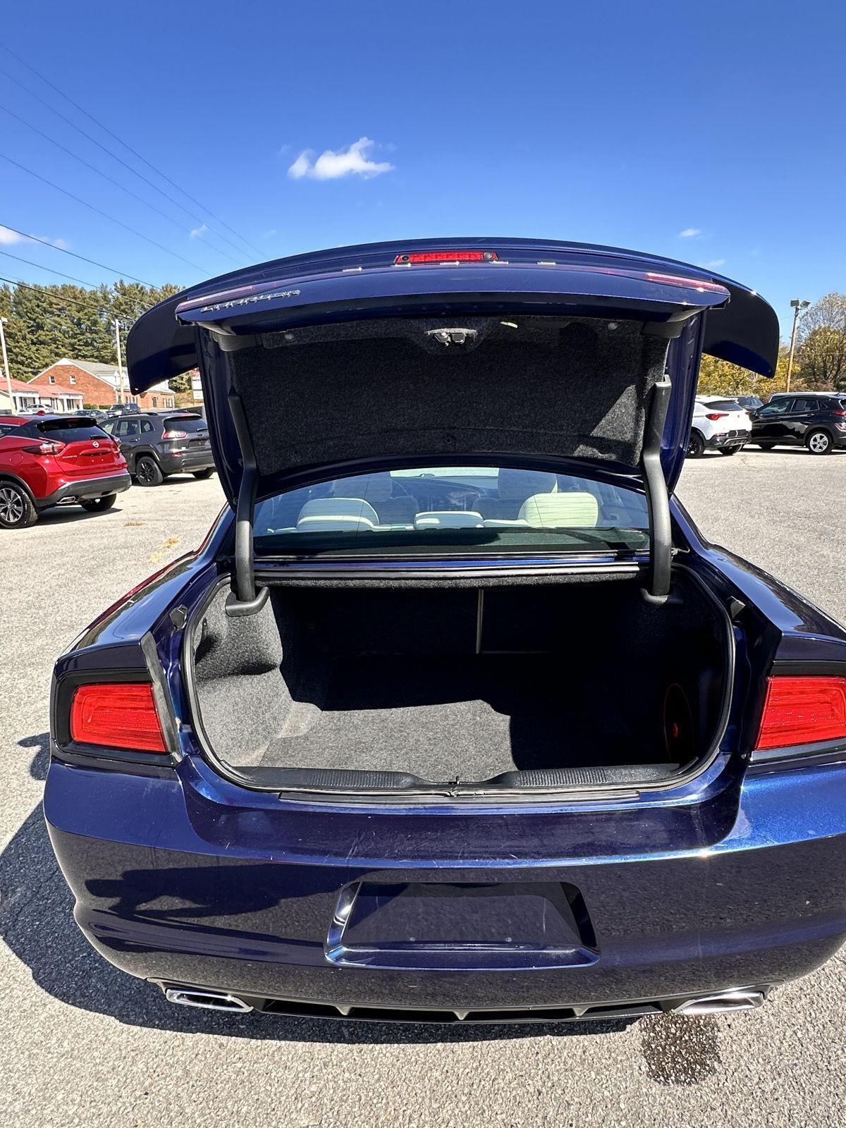 Dodge Charger 4dr Sdn SXT RWD 2013