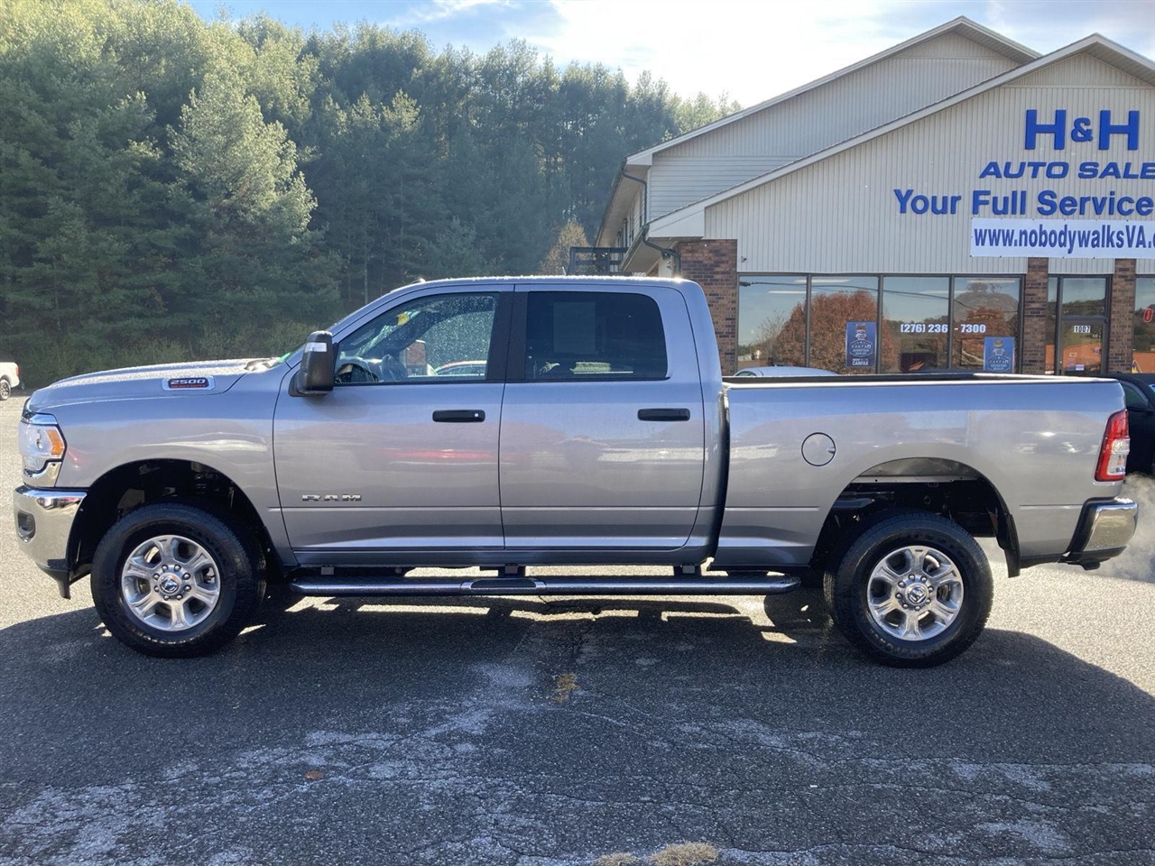 RAM 2500 Big Horn 4x4 Crew Cab 6'4" Box 2024