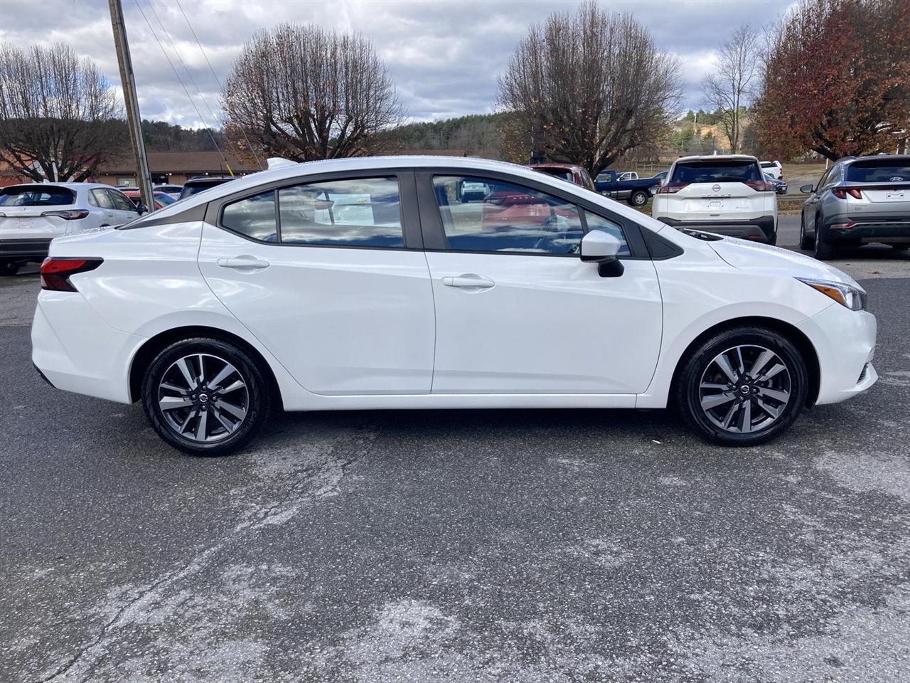 Nissan Versa SV CVT 2022