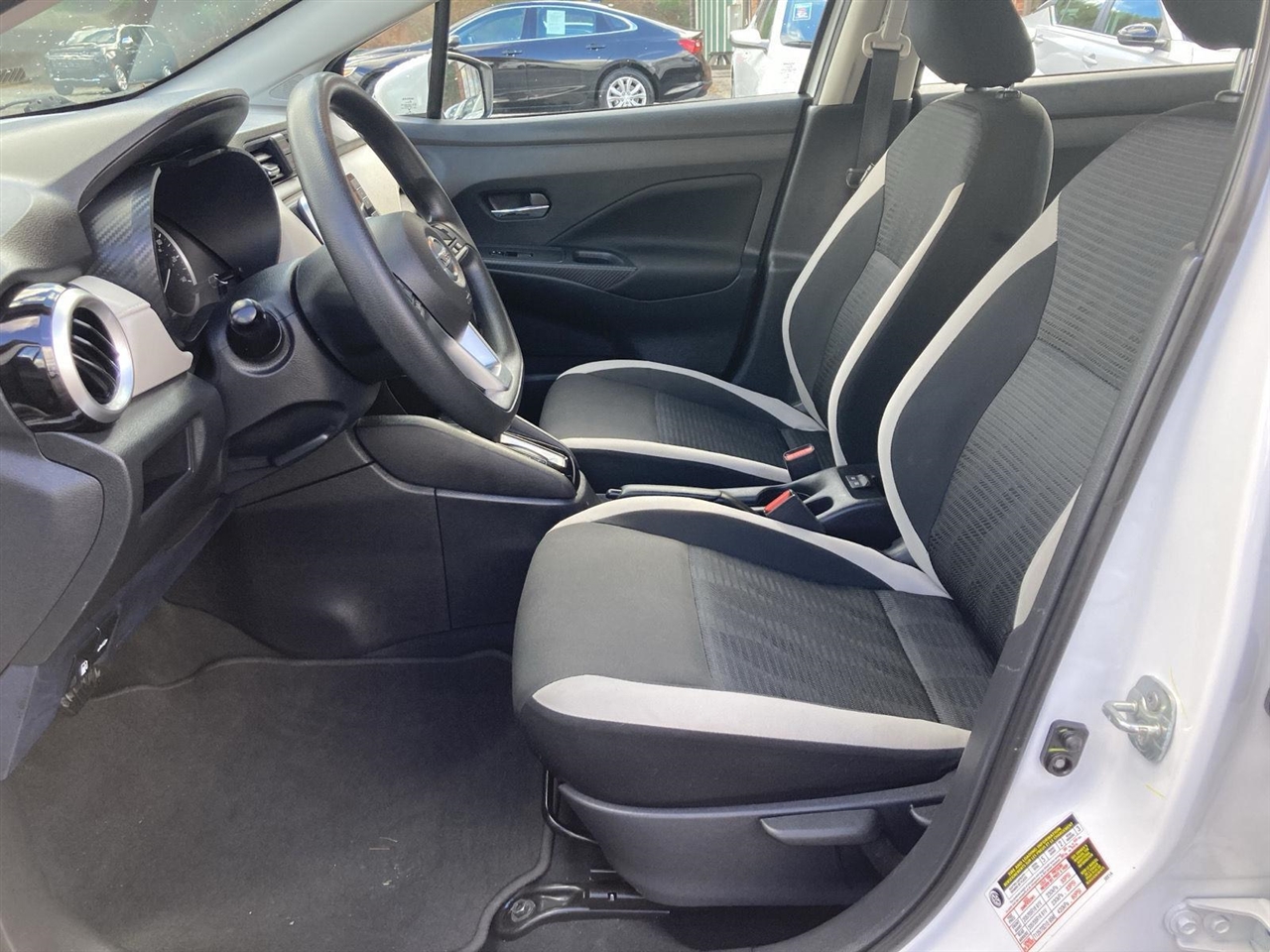 Nissan Versa SV CVT 2022