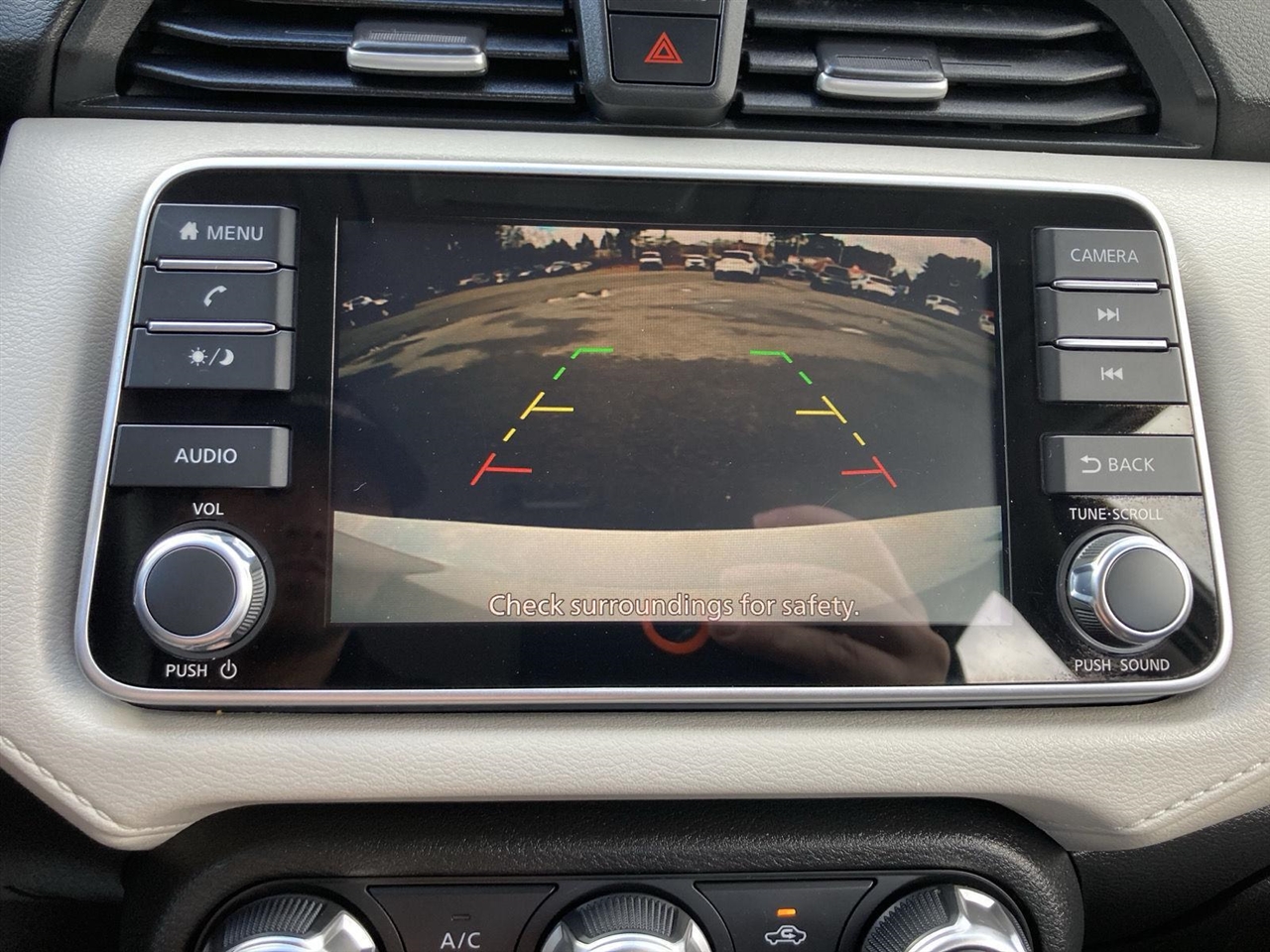 Nissan Versa SV CVT 2022