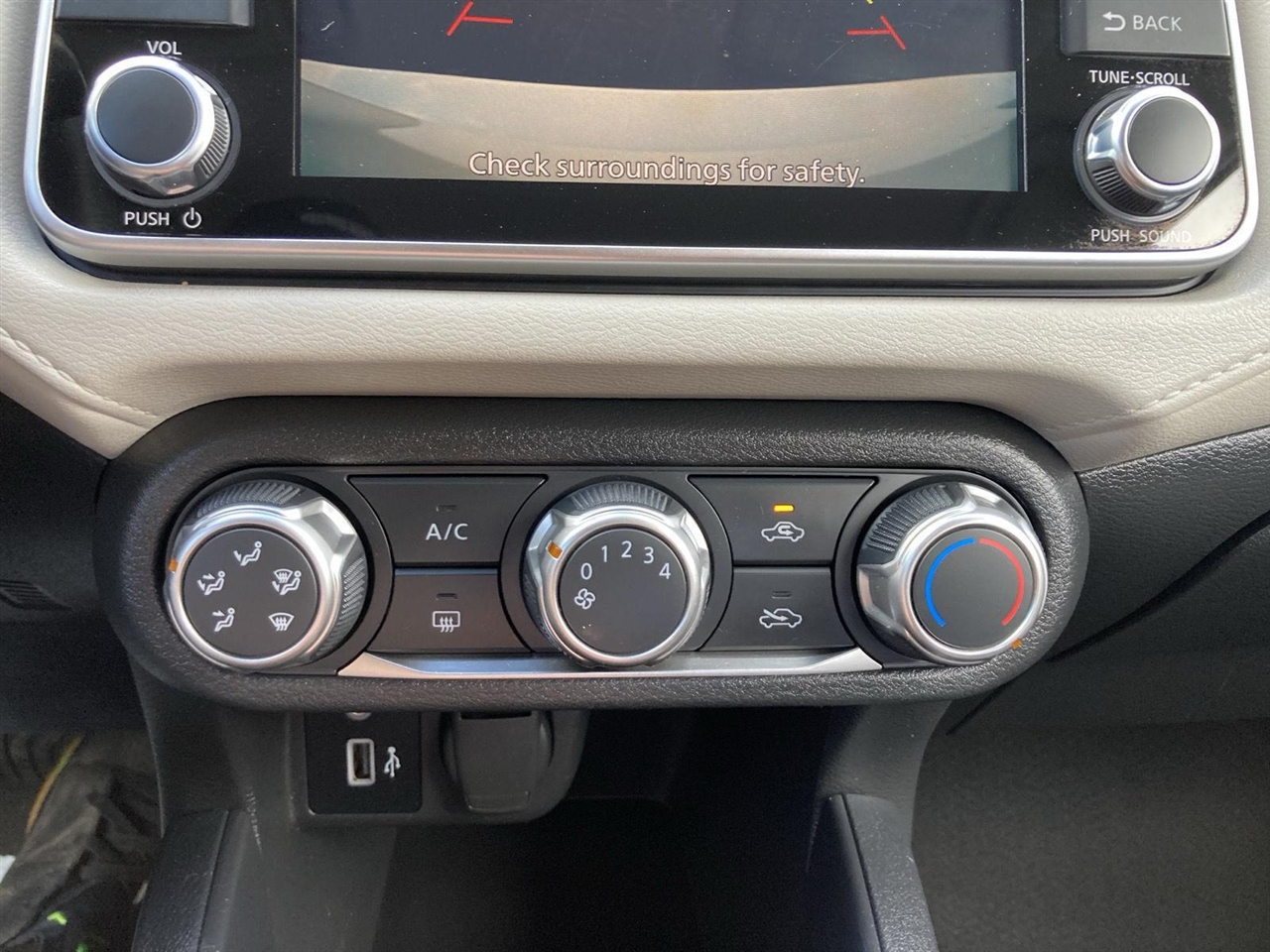 Nissan Versa SV CVT 2022