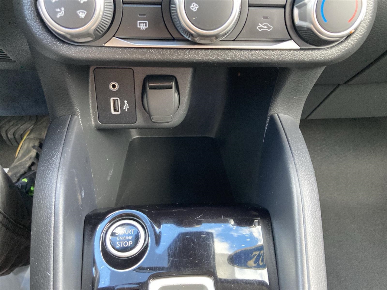 Nissan Versa SV CVT 2022