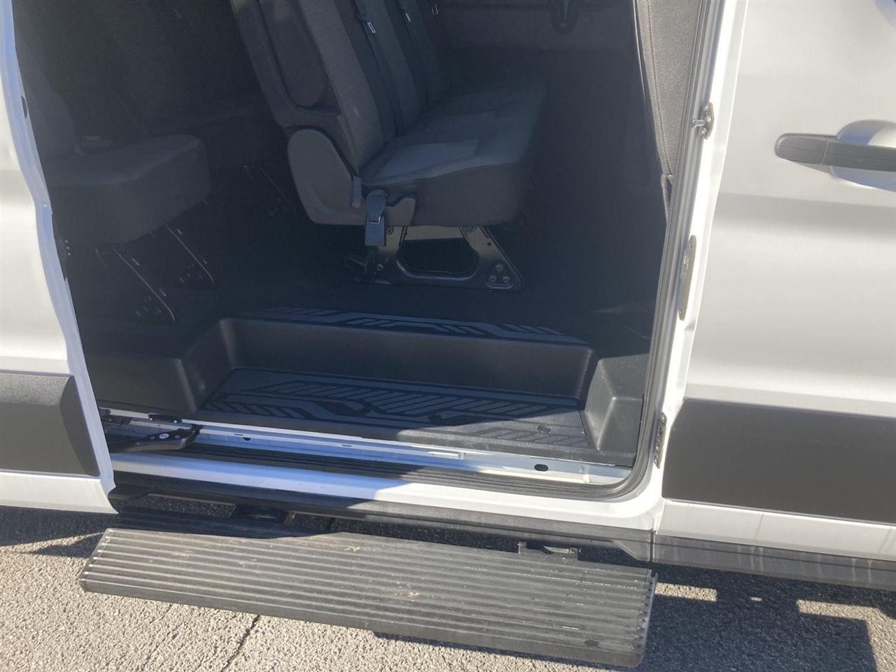 Ford Transit Passenger Wagon T-350 148" Low Roof XLT RWD 2023