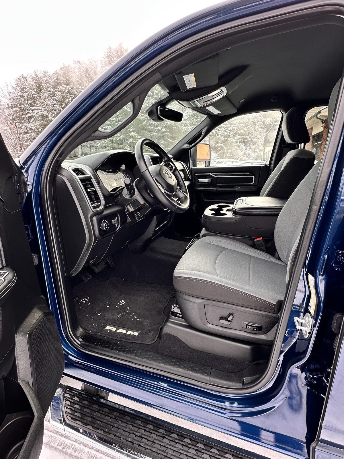 RAM 2500 Big Horn 4x4 Crew Cab 6'4" Box 2024