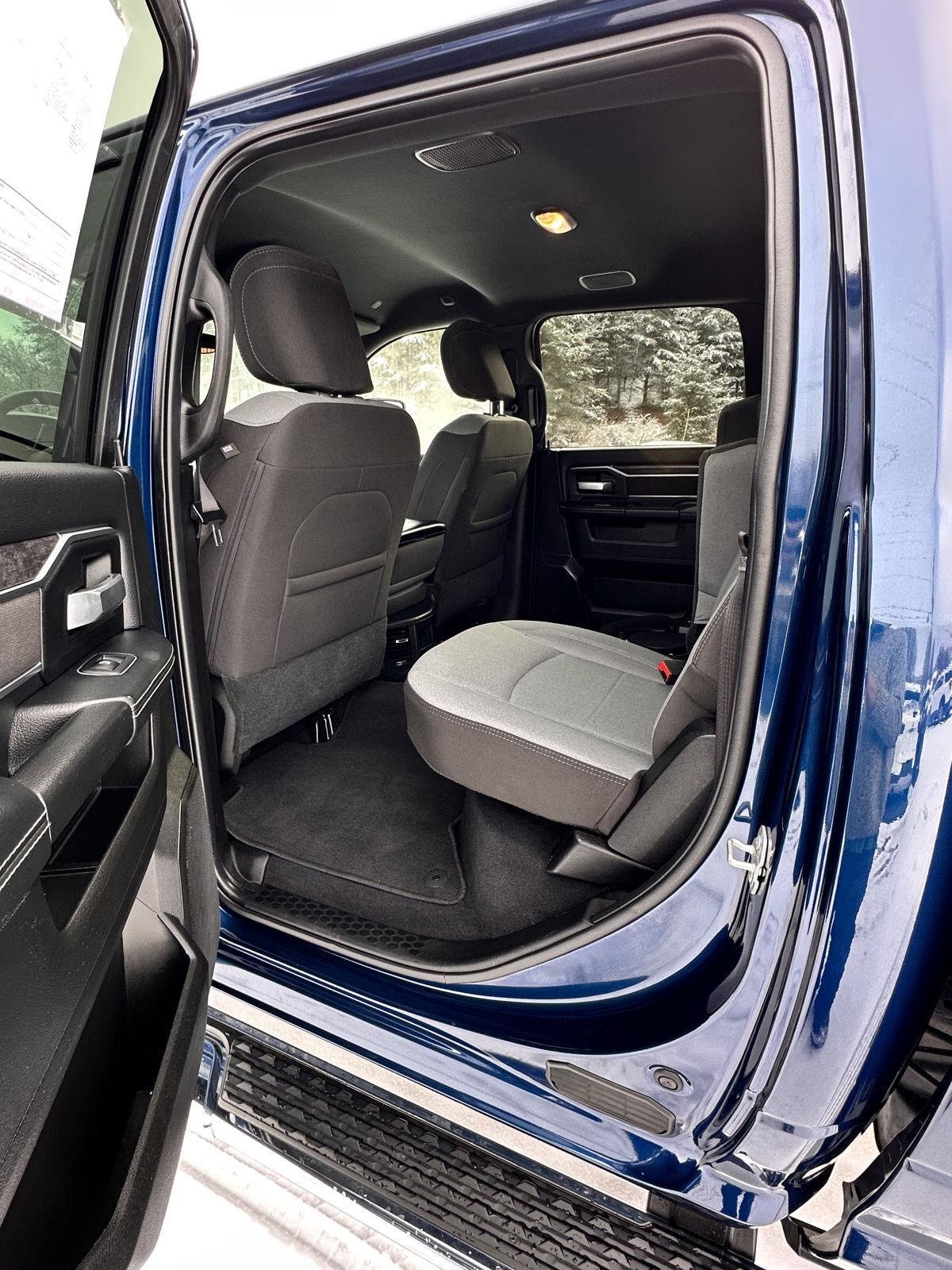 RAM 2500 Big Horn 4x4 Crew Cab 6'4" Box 2024