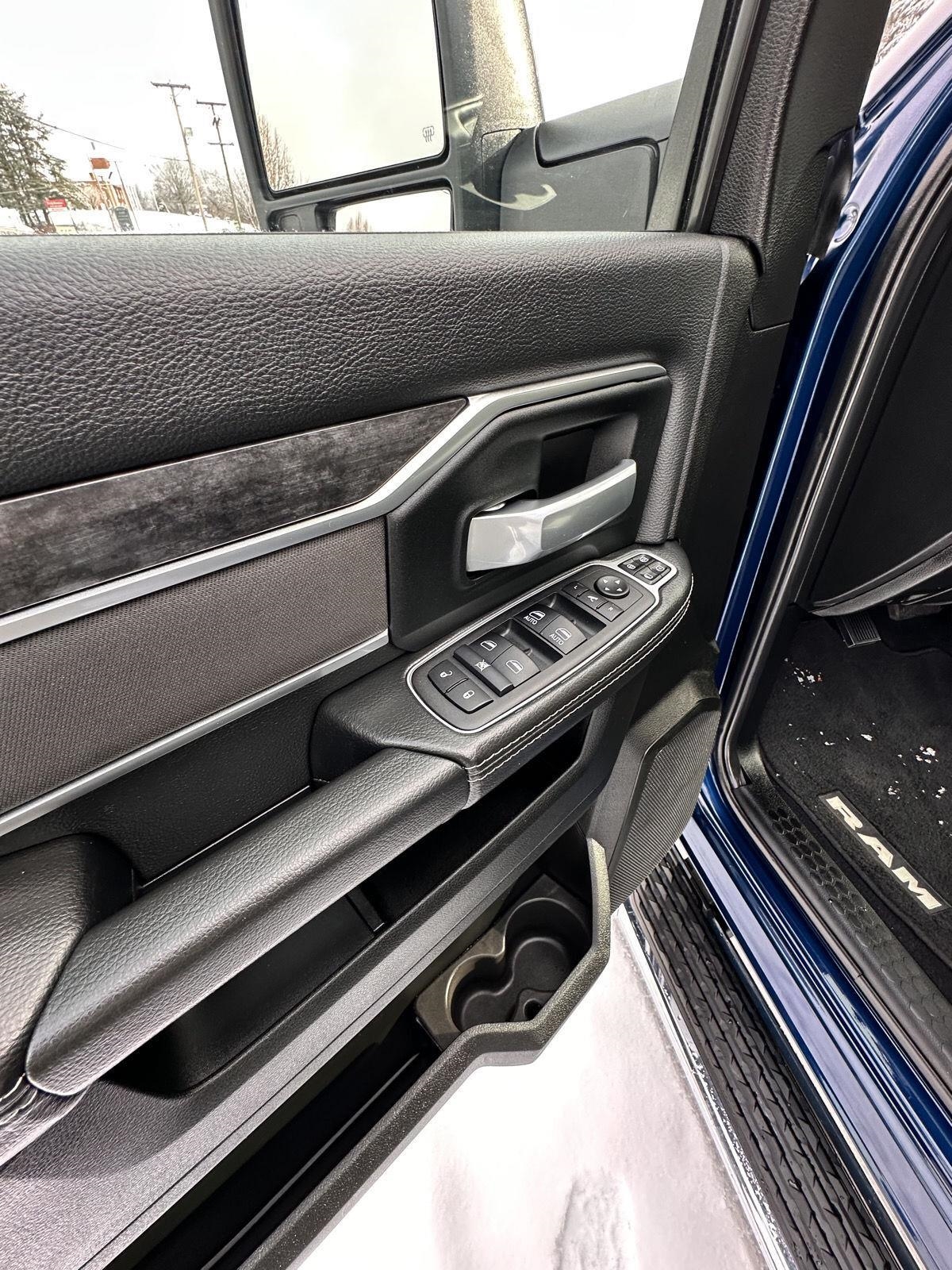 RAM 2500 Big Horn 4x4 Crew Cab 6'4" Box 2024