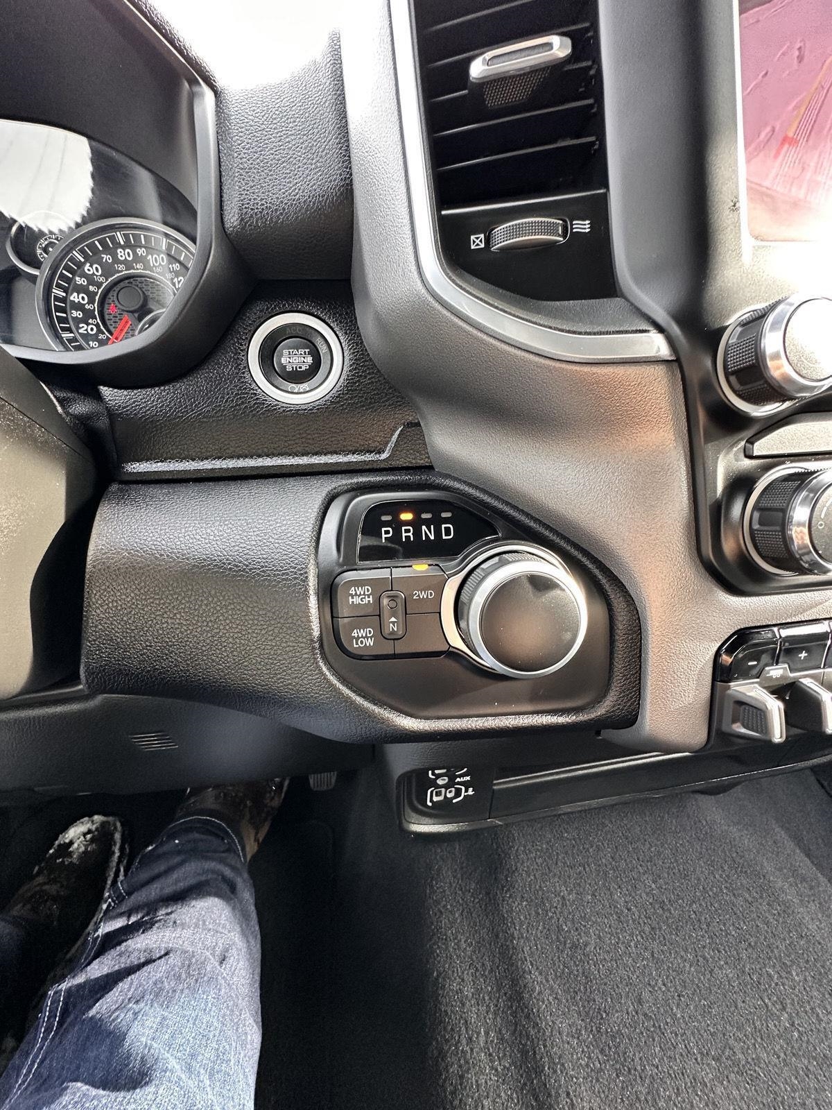 RAM 2500 Big Horn 4x4 Crew Cab 6'4" Box 2024