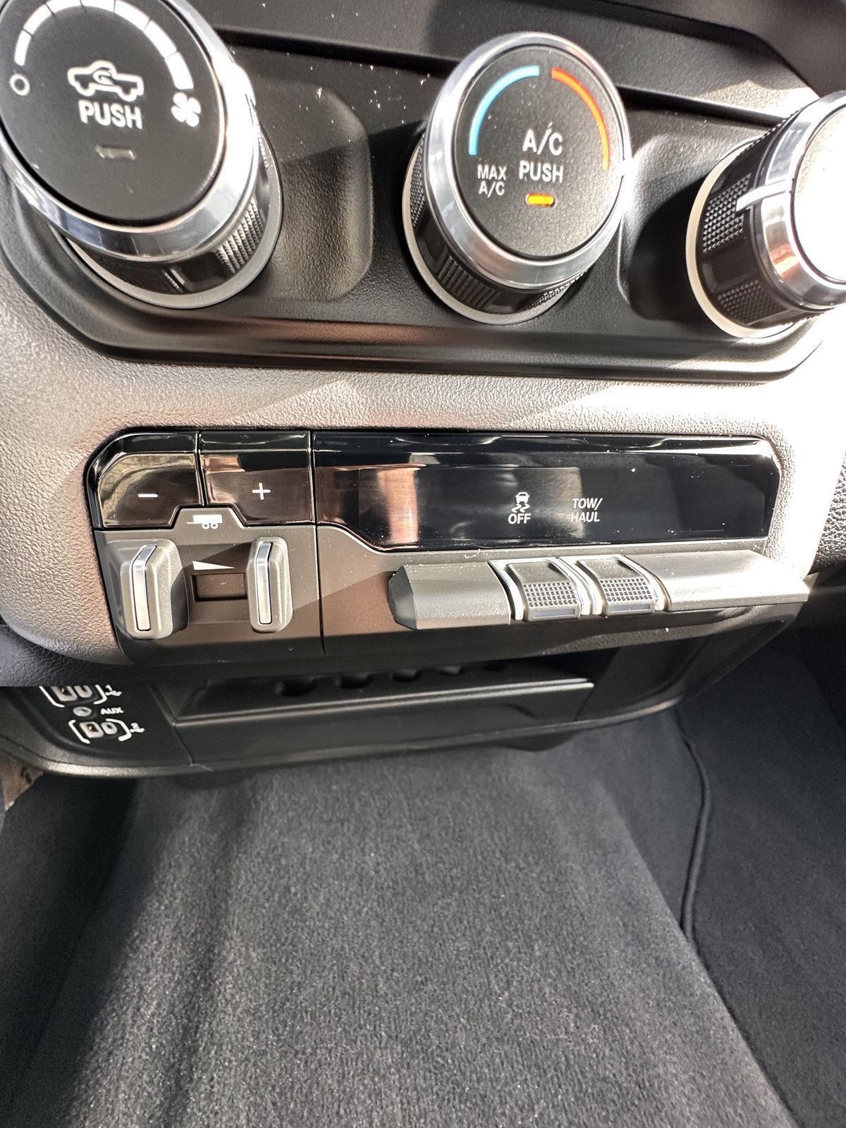 RAM 2500 Big Horn 4x4 Crew Cab 6'4" Box 2024