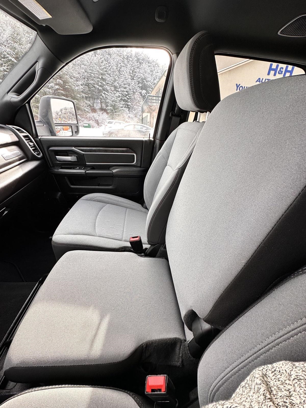 RAM 2500 Big Horn 4x4 Crew Cab 6'4" Box 2024