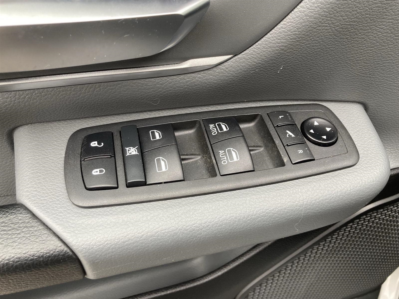 RAM 1500 Big Horn 4x4 Crew Cab 5'7" Box 2021