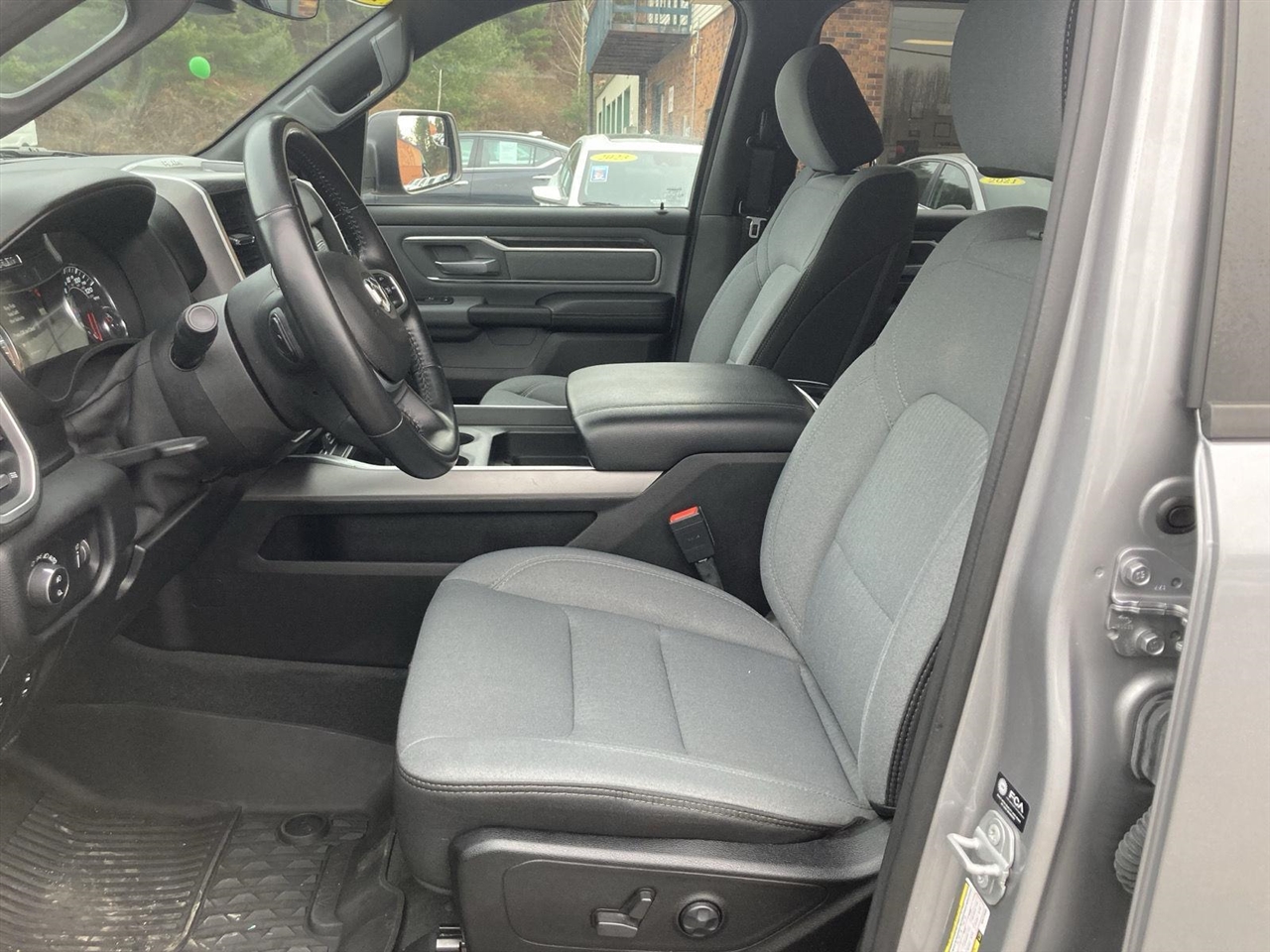 RAM 1500 Big Horn 4x4 Crew Cab 5'7" Box 2021