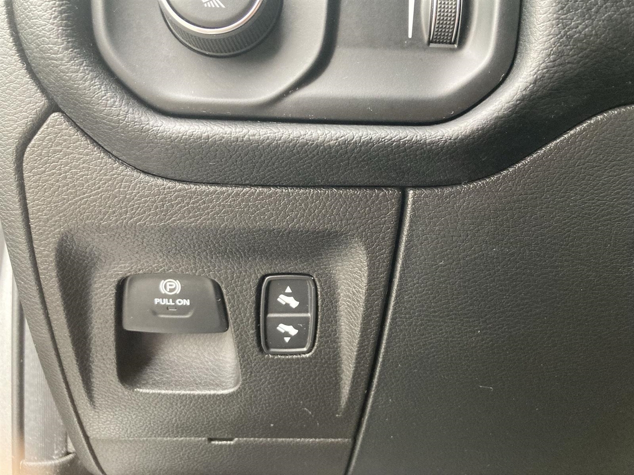 RAM 1500 Big Horn 4x4 Crew Cab 5'7" Box 2021