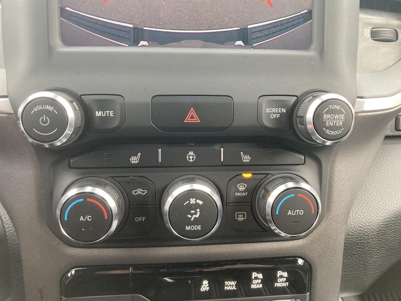 RAM 1500 Big Horn 4x4 Crew Cab 5'7" Box 2021