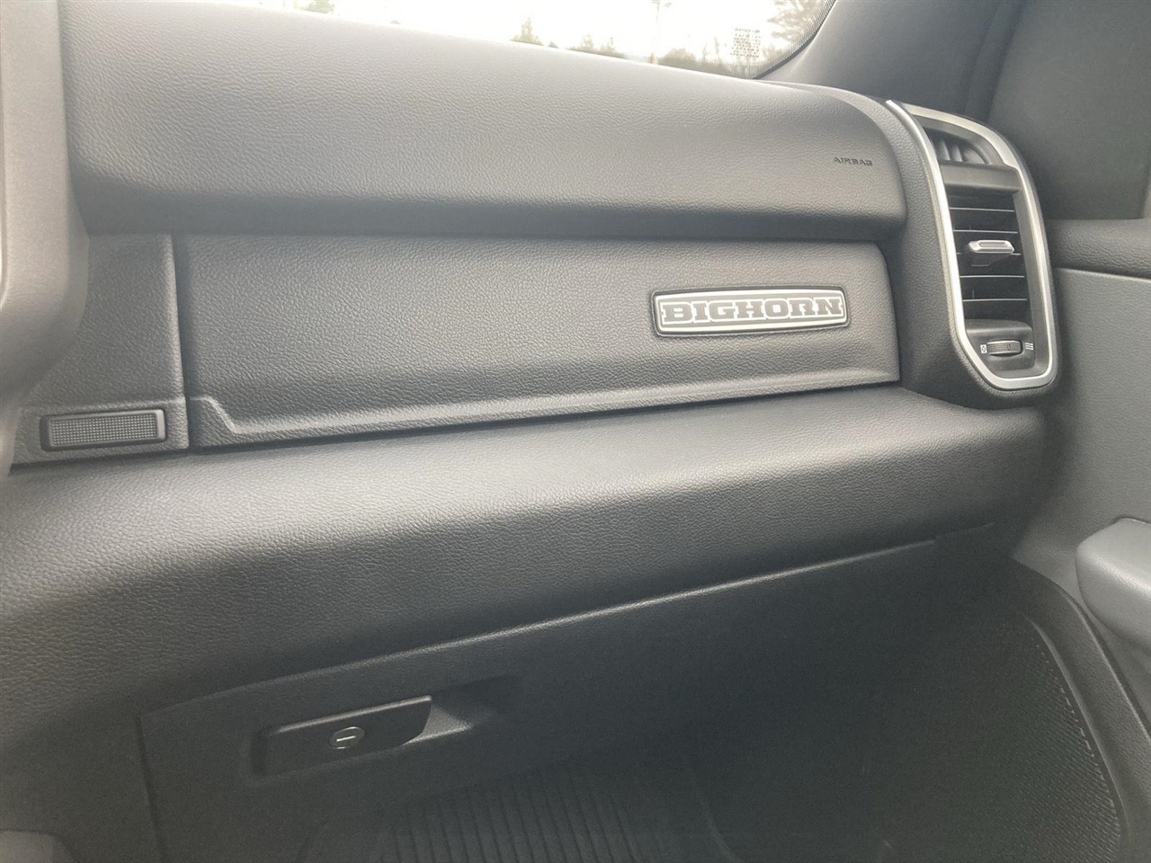 RAM 1500 Big Horn 4x4 Crew Cab 5'7" Box 2021