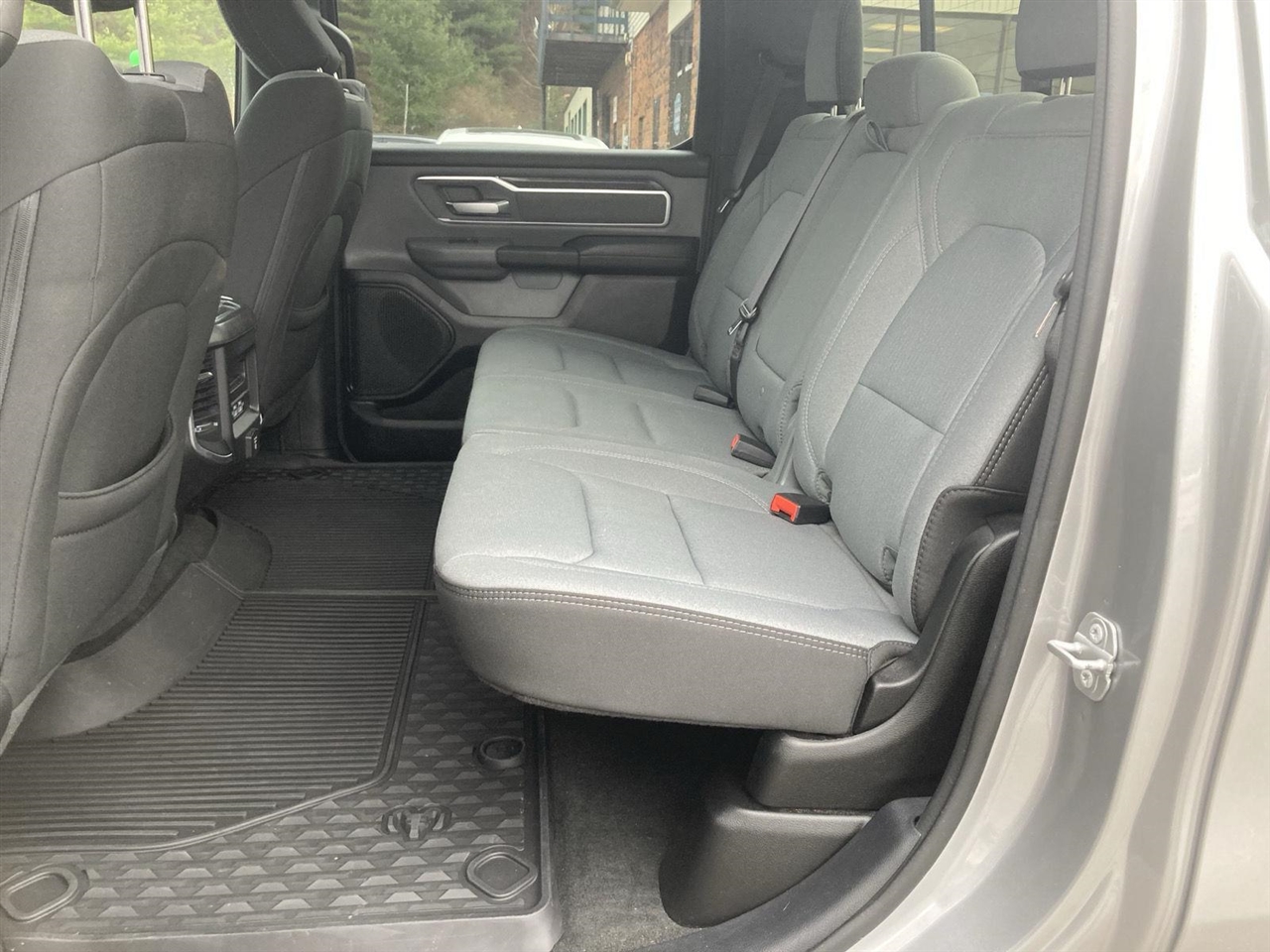 RAM 1500 Big Horn 4x4 Crew Cab 5'7" Box 2021