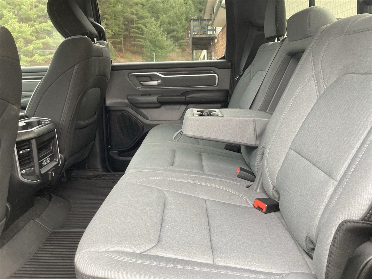 RAM 1500 Big Horn 4x4 Crew Cab 5'7" Box 2021