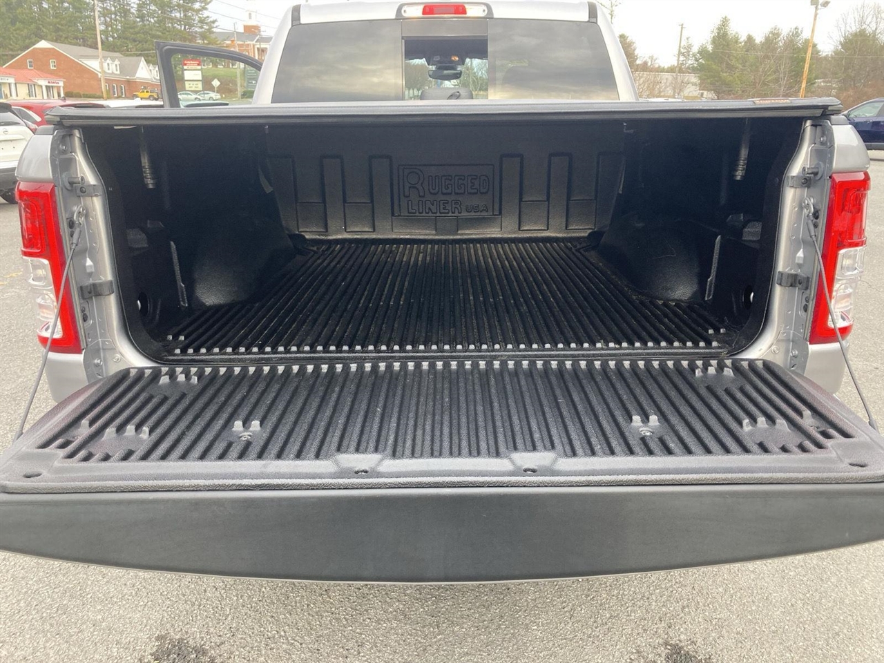 RAM 1500 Big Horn 4x4 Crew Cab 5'7" Box 2021