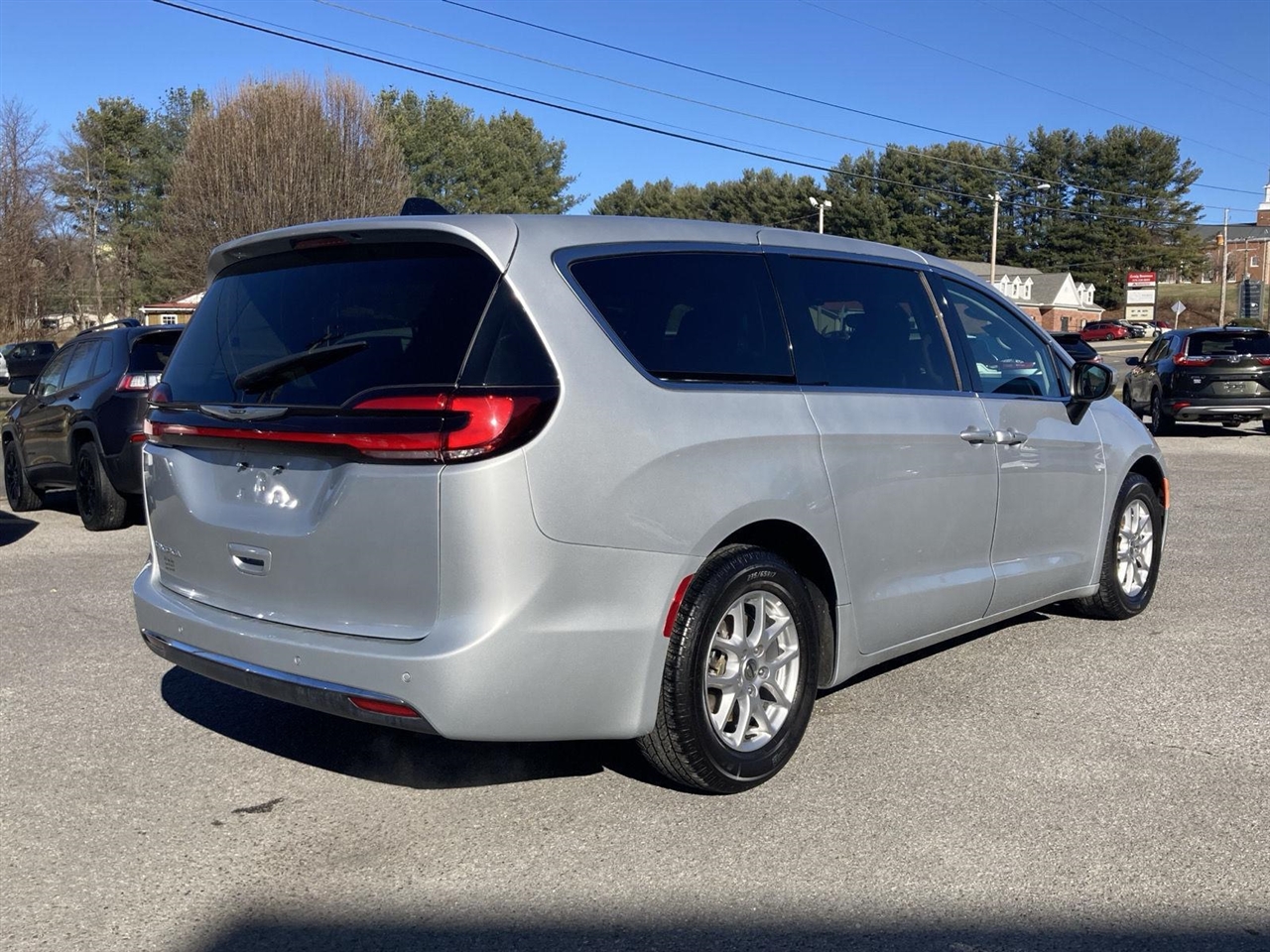 Chrysler Pacifica Touring L FWD 2023