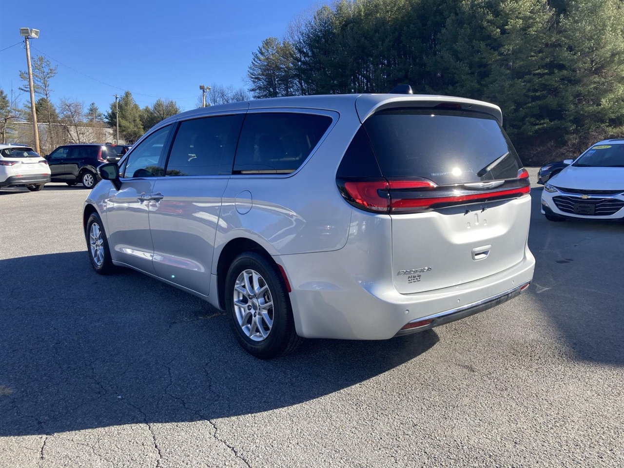 Chrysler Pacifica Touring L FWD 2023