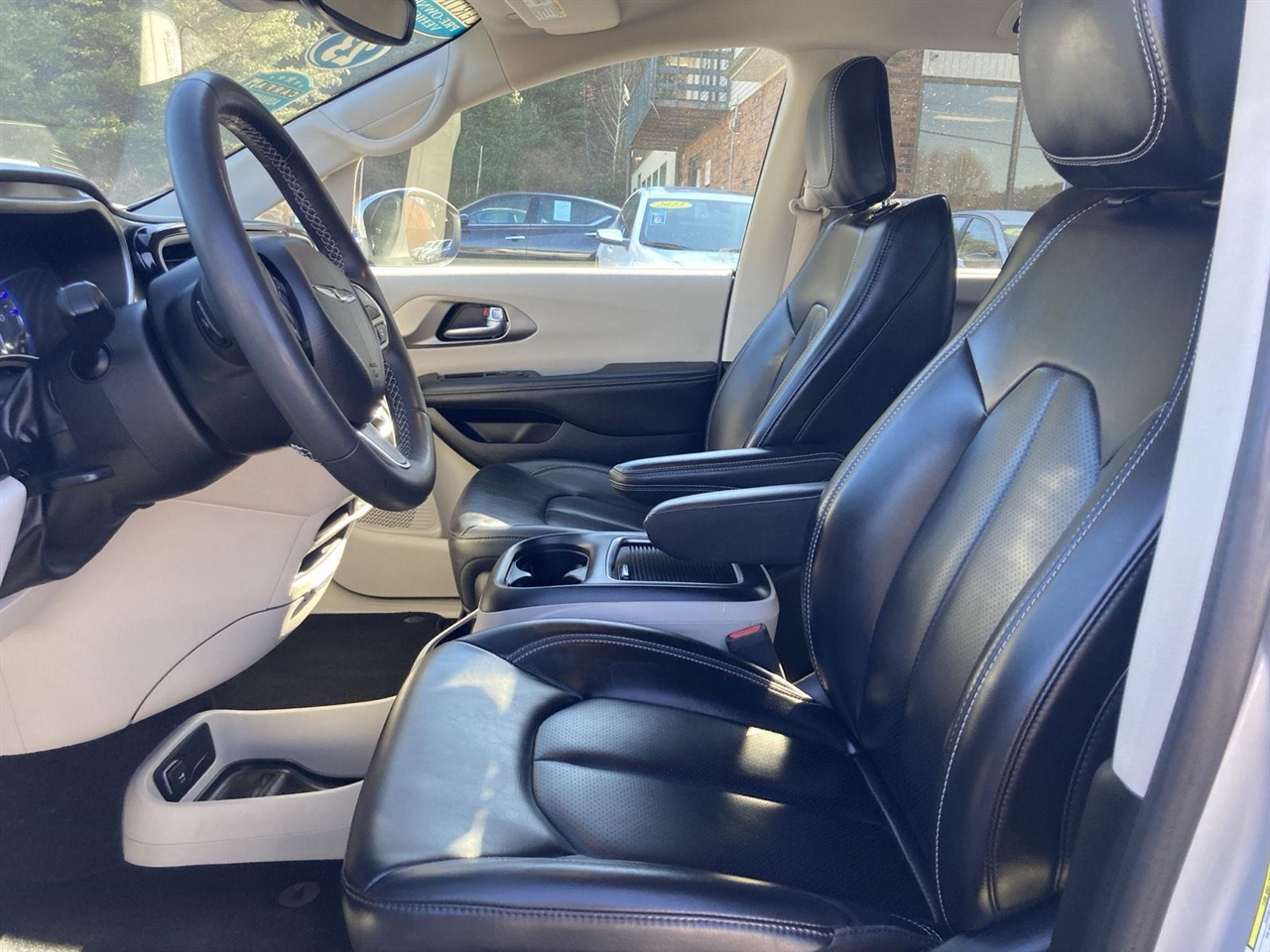 Chrysler Pacifica Touring L FWD 2023