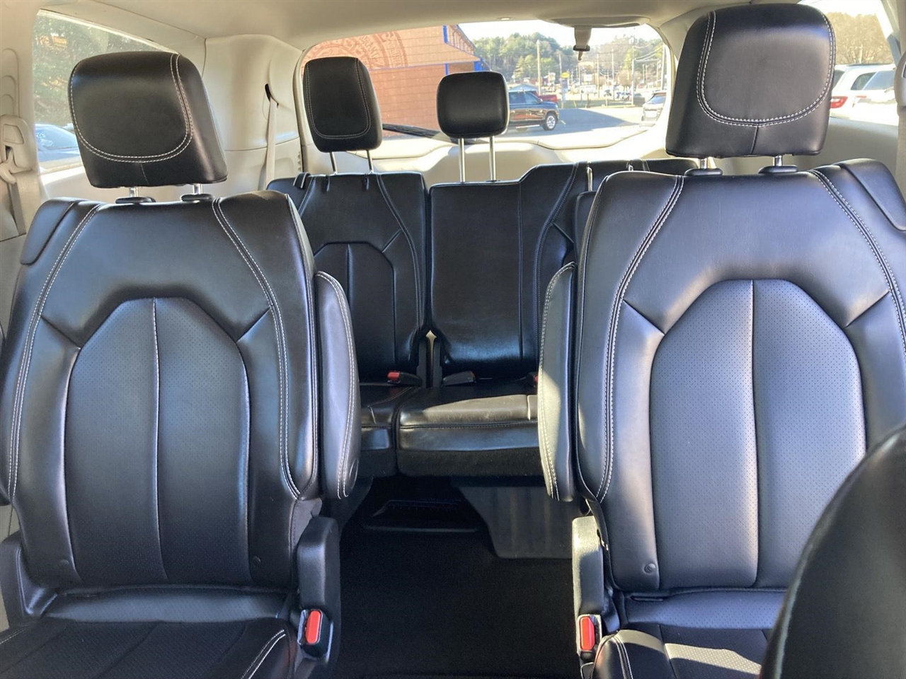 Chrysler Pacifica Touring L FWD 2023