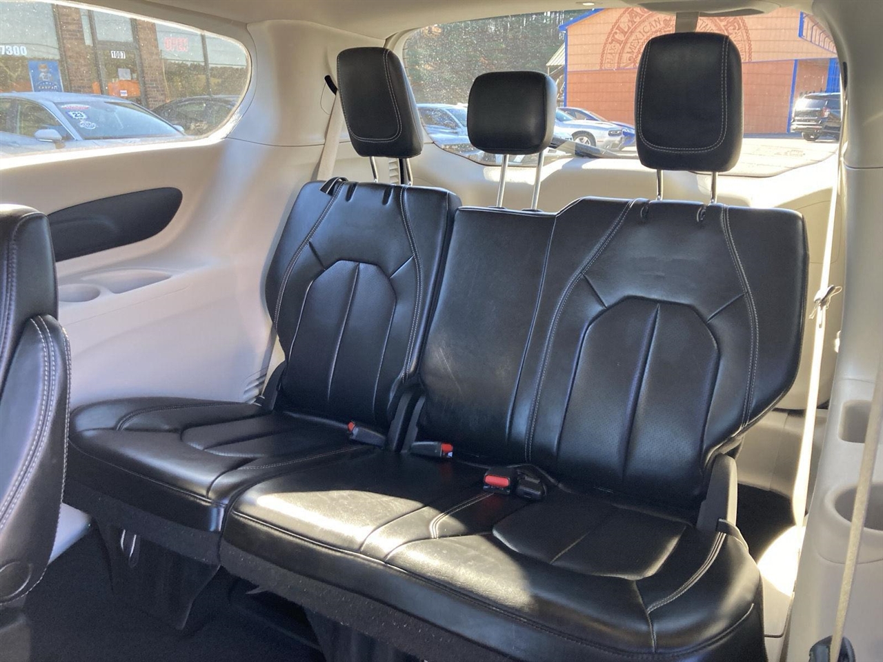 Chrysler Pacifica Touring L FWD 2023