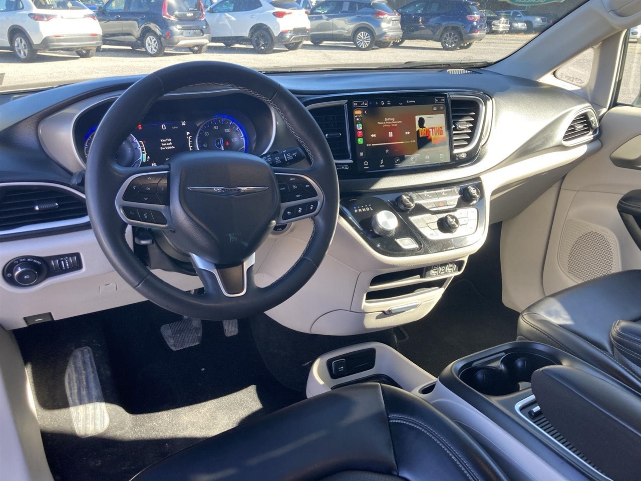 Chrysler Pacifica Touring L FWD 2023