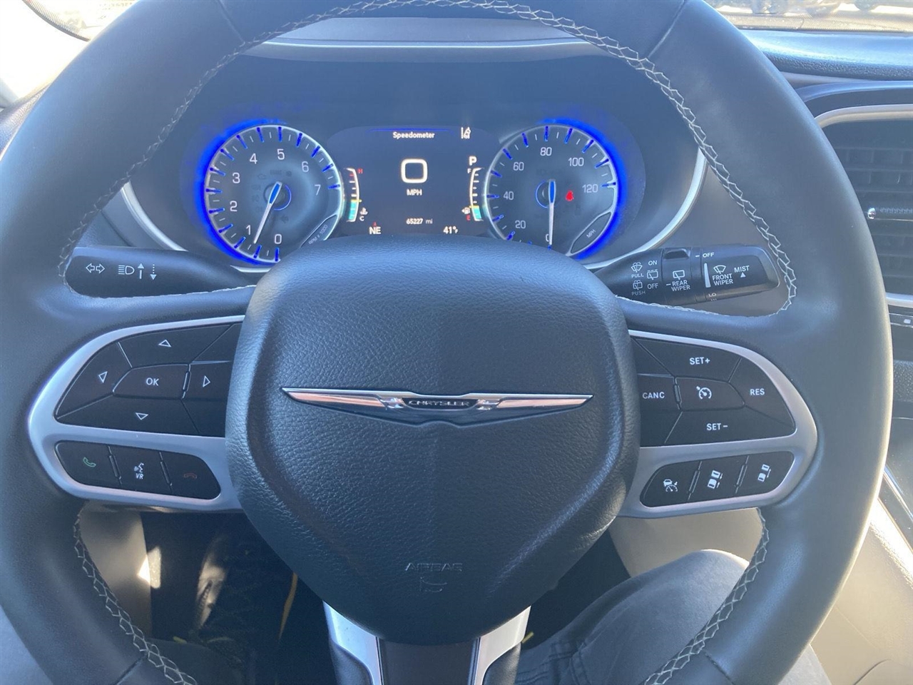 Chrysler Pacifica Touring L FWD 2023