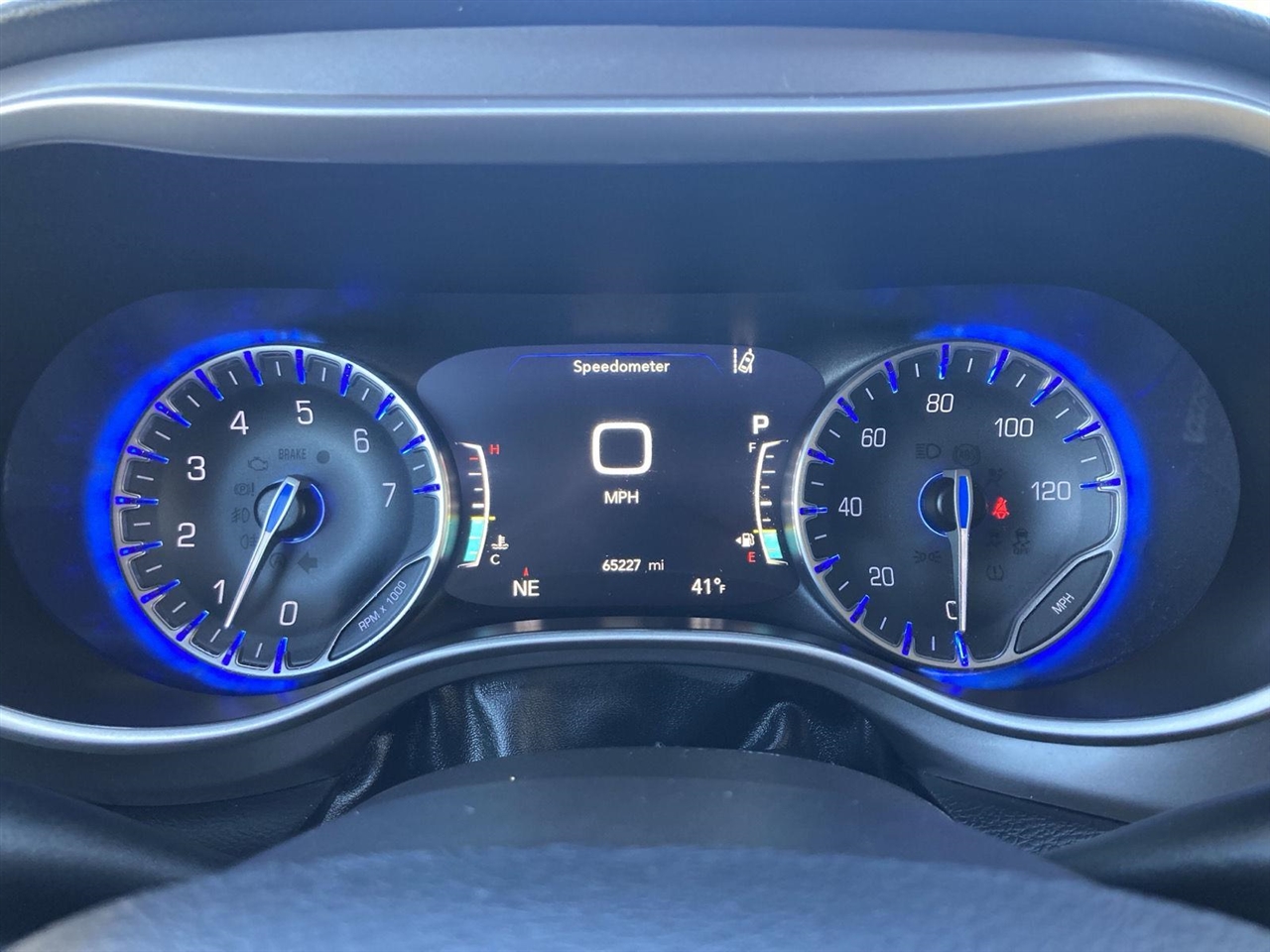 Chrysler Pacifica Touring L FWD 2023