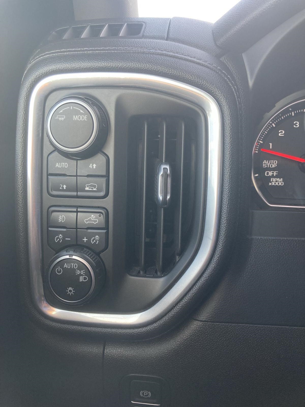 Chevrolet Silverado 1500 4WD Crew Cab 147" RST 2021