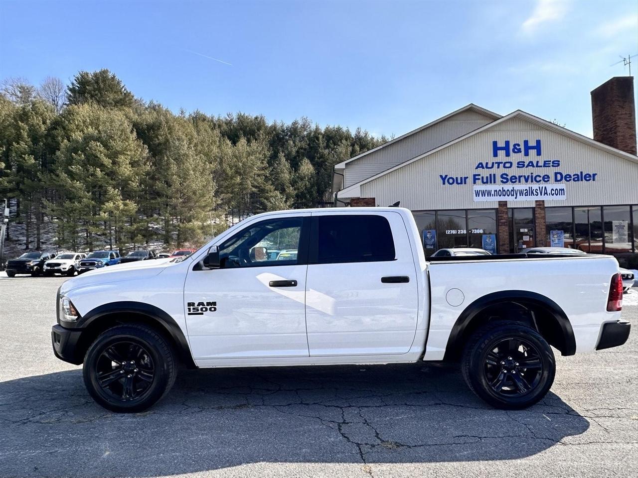 RAM 1500 Classic Warlock 4x4 Crew Cab 5'7" Box 2023