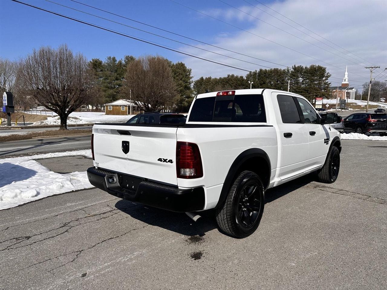 RAM 1500 Classic Warlock 4x4 Crew Cab 5'7" Box 2023