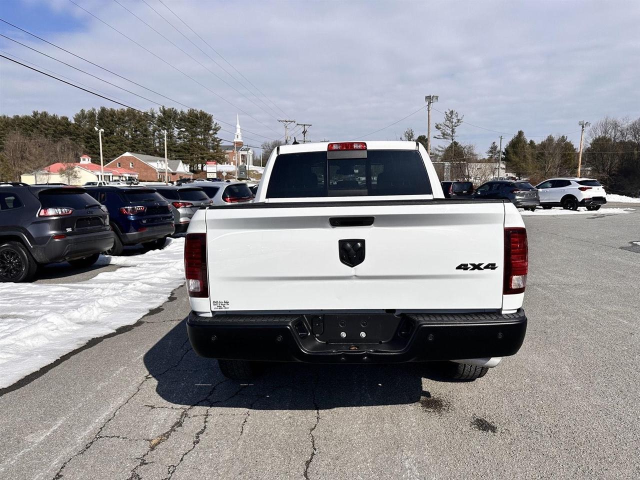 RAM 1500 Classic Warlock 4x4 Crew Cab 5'7" Box 2023