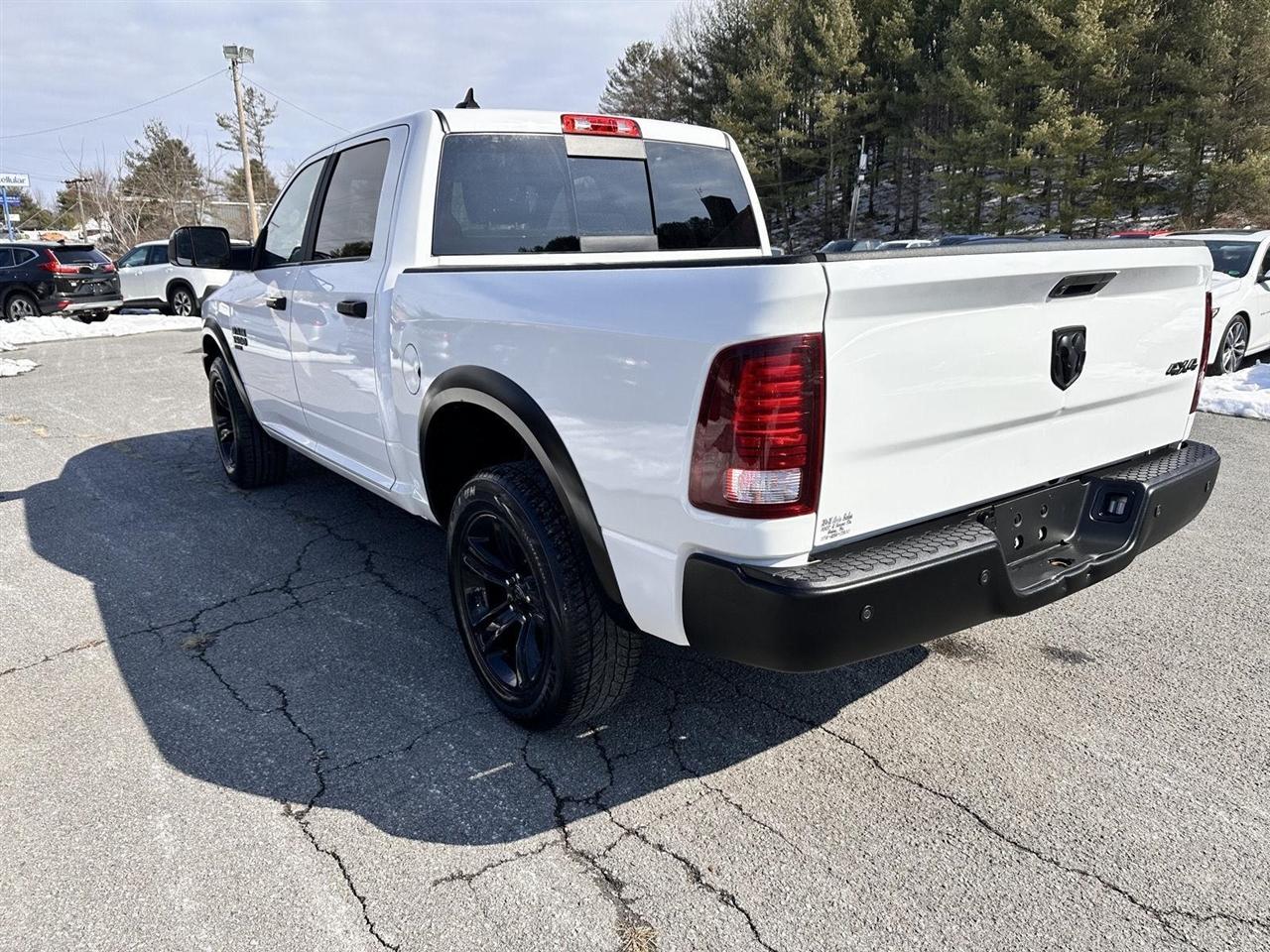 RAM 1500 Classic Warlock 4x4 Crew Cab 5'7" Box 2023