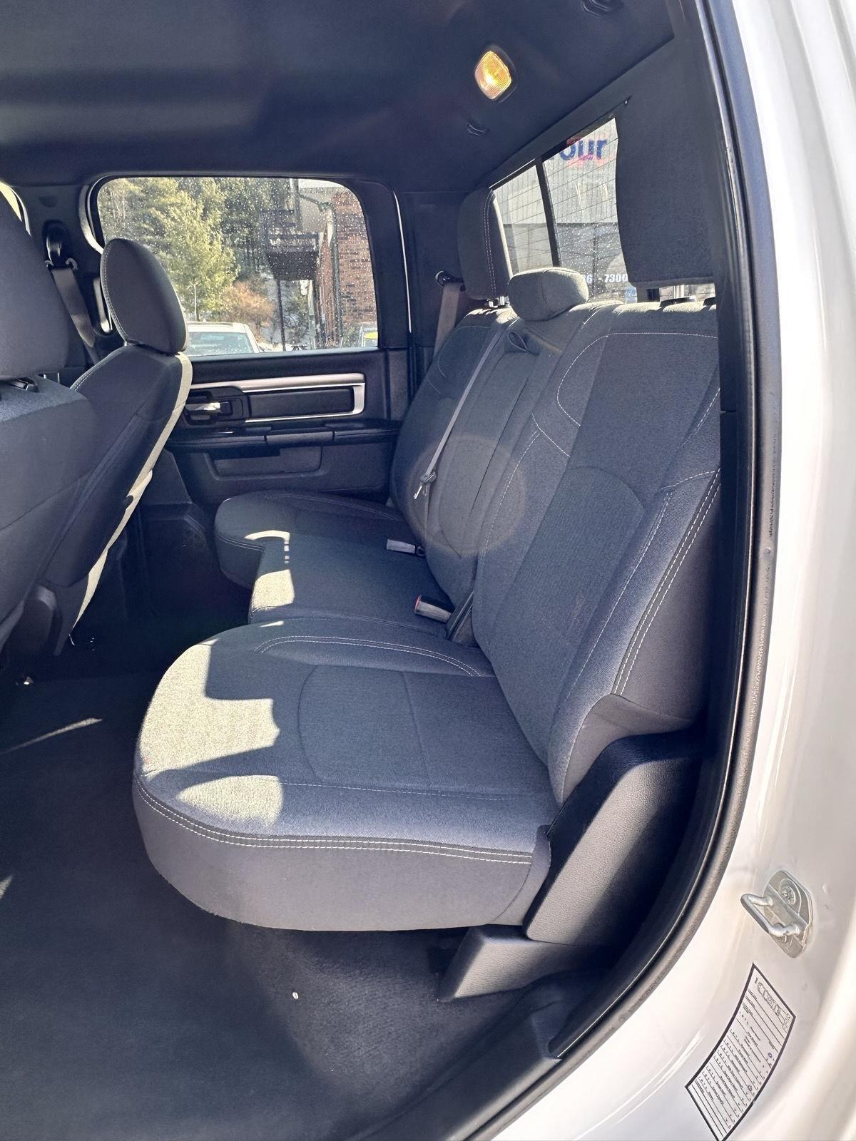 RAM 1500 Classic Warlock 4x4 Crew Cab 5'7" Box 2023