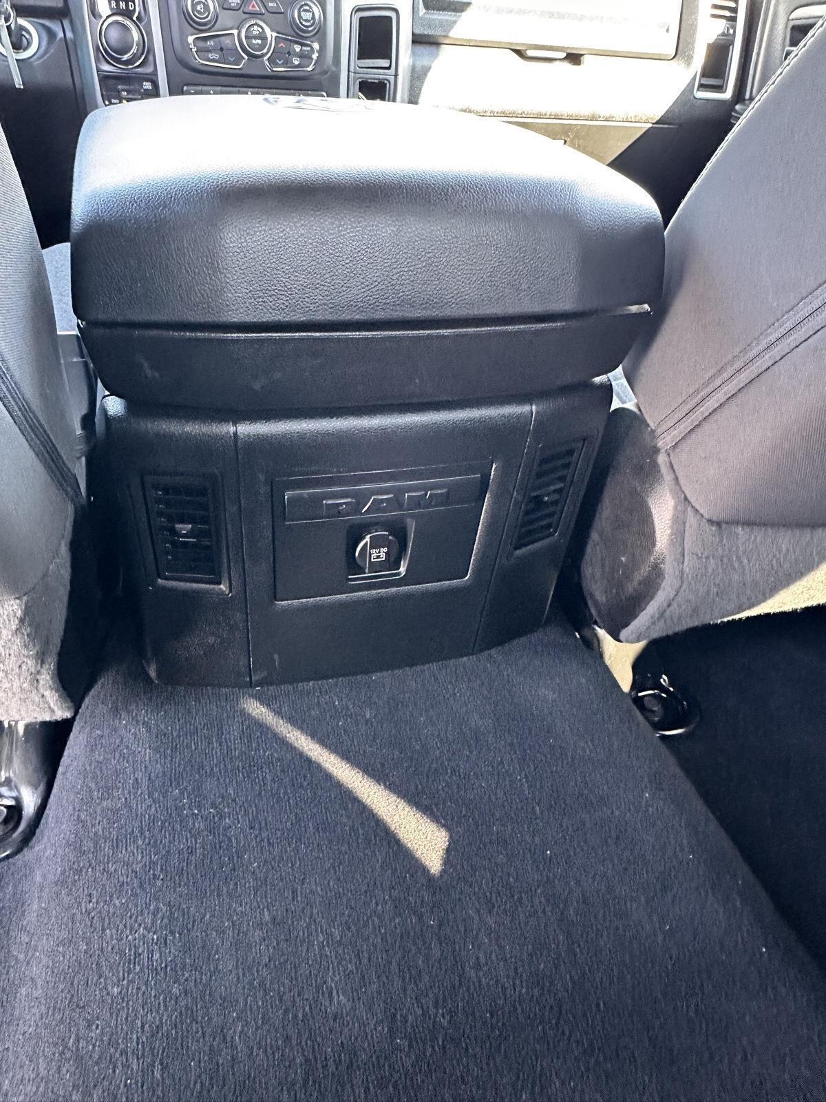 RAM 1500 Classic Warlock 4x4 Crew Cab 5'7" Box 2023