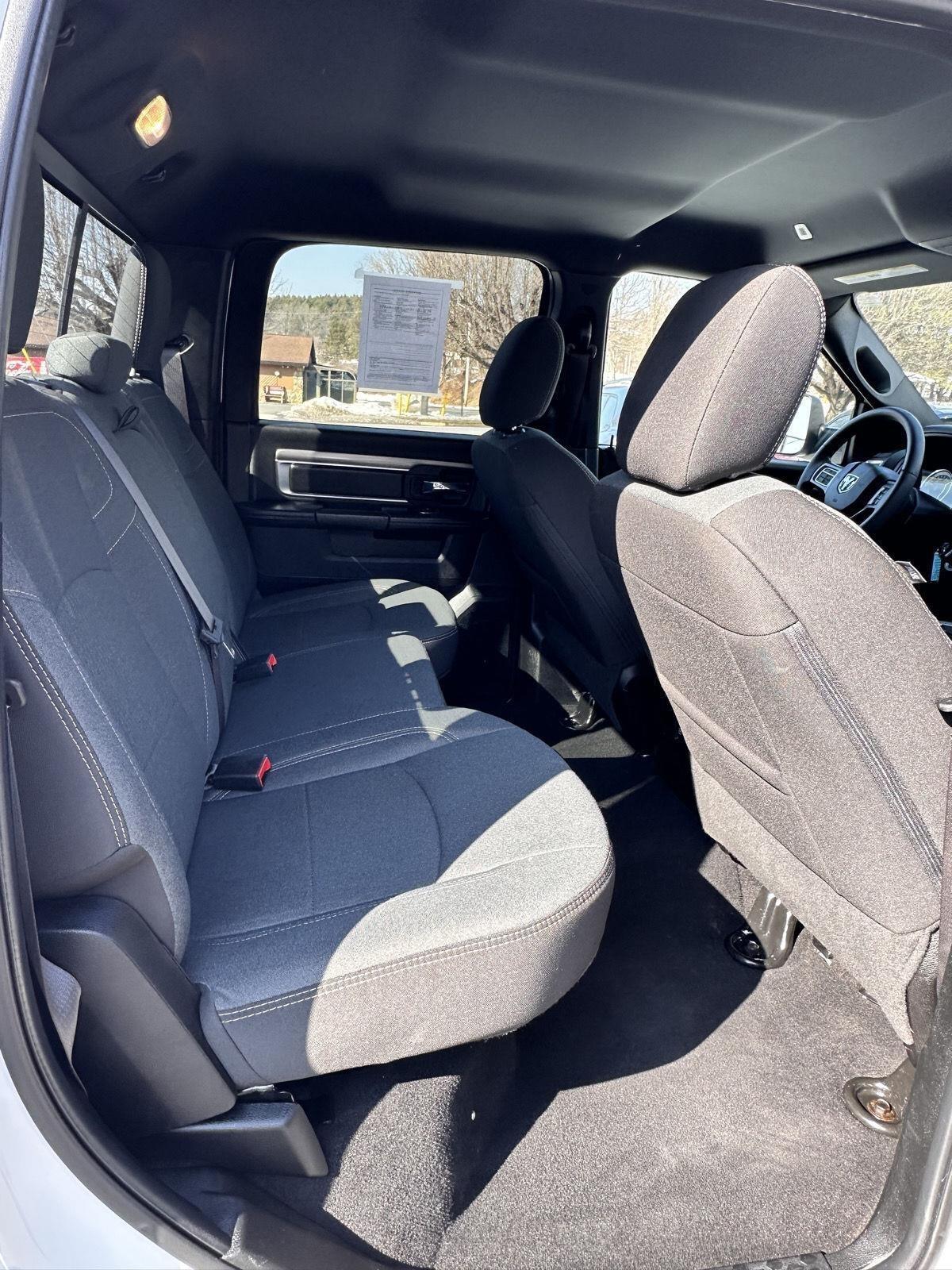 RAM 1500 Classic Warlock 4x4 Crew Cab 5'7" Box 2023