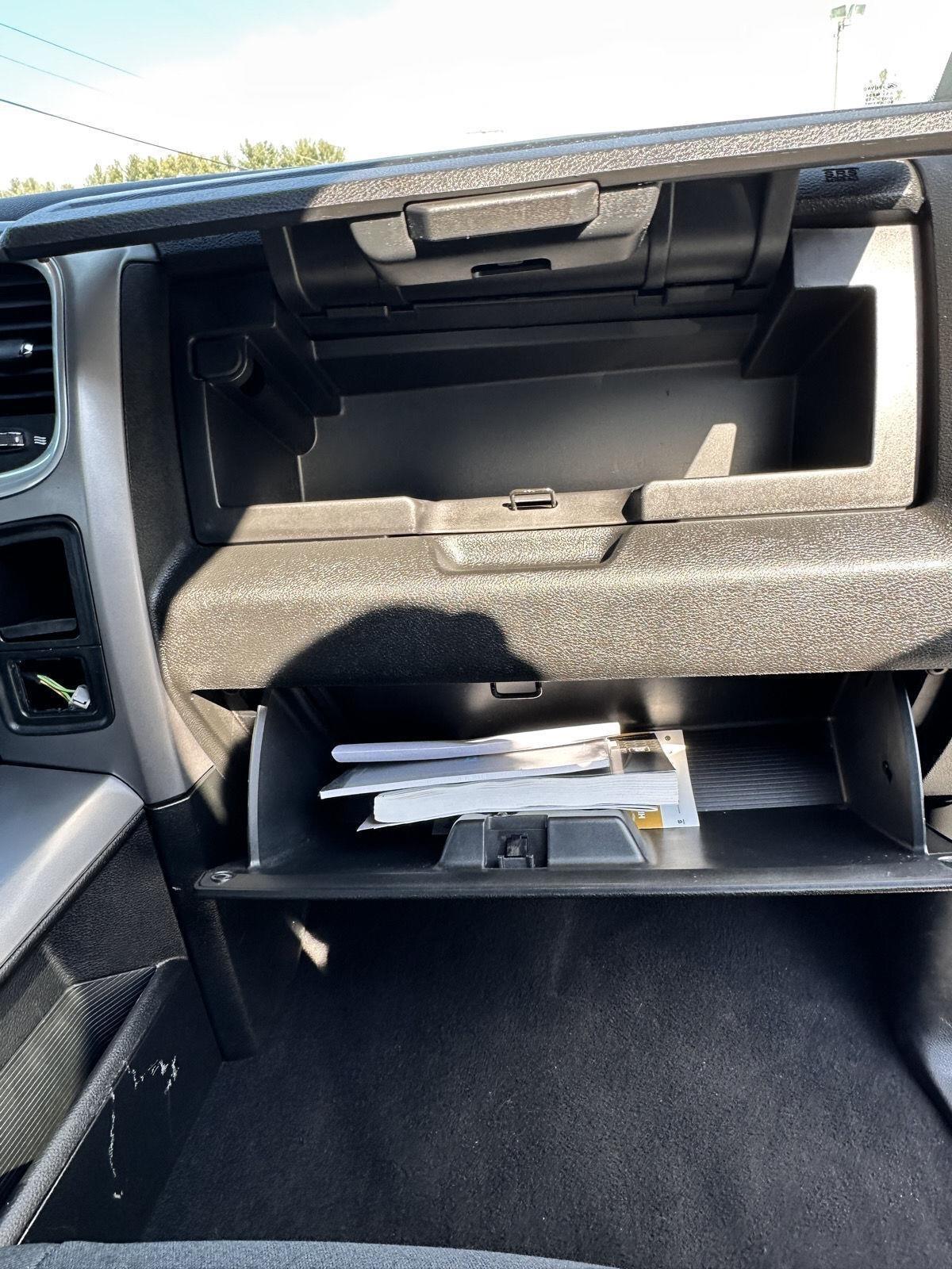 RAM 1500 Classic Warlock 4x4 Crew Cab 5'7" Box 2023