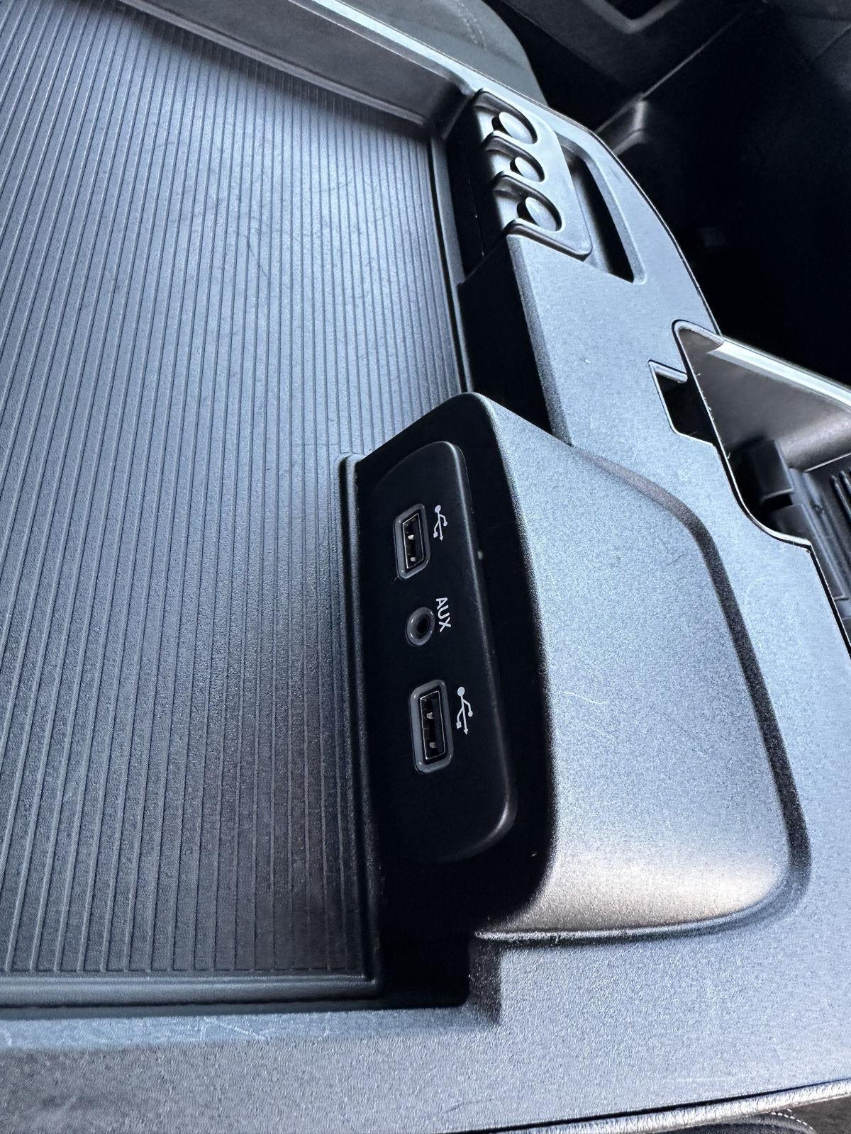 RAM 1500 Classic Warlock 4x4 Crew Cab 5'7" Box 2023