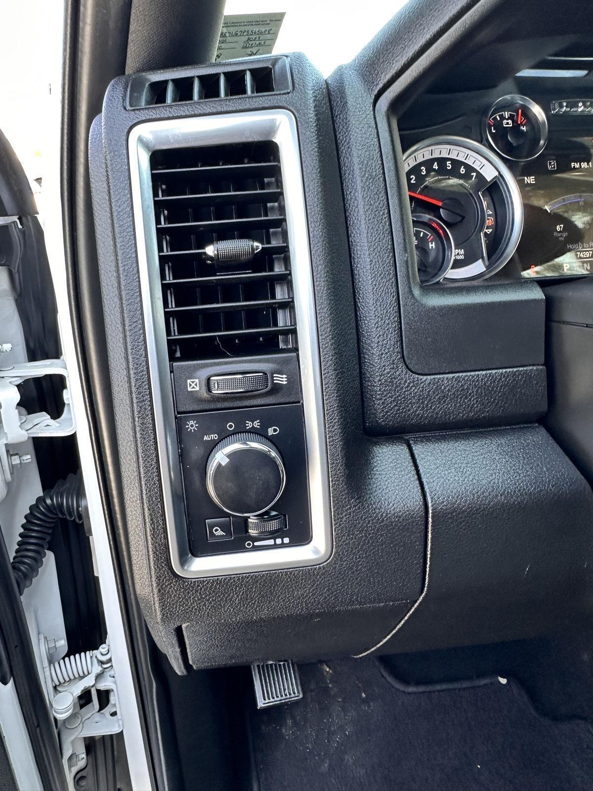 RAM 1500 Classic Warlock 4x4 Crew Cab 5'7" Box 2023