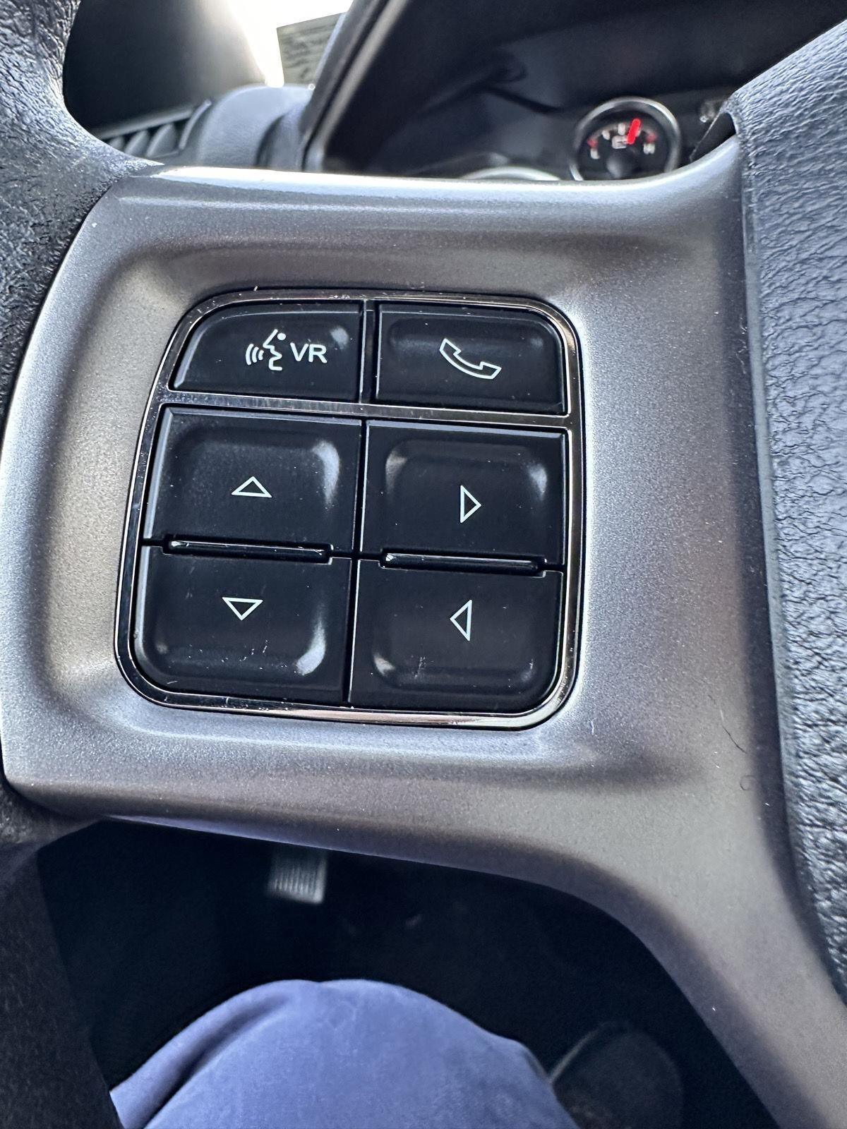 RAM 1500 Classic Warlock 4x4 Crew Cab 5'7" Box 2023