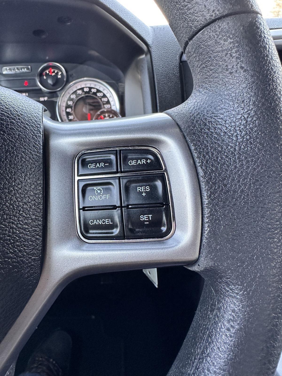 RAM 1500 Classic Warlock 4x4 Crew Cab 5'7" Box 2023