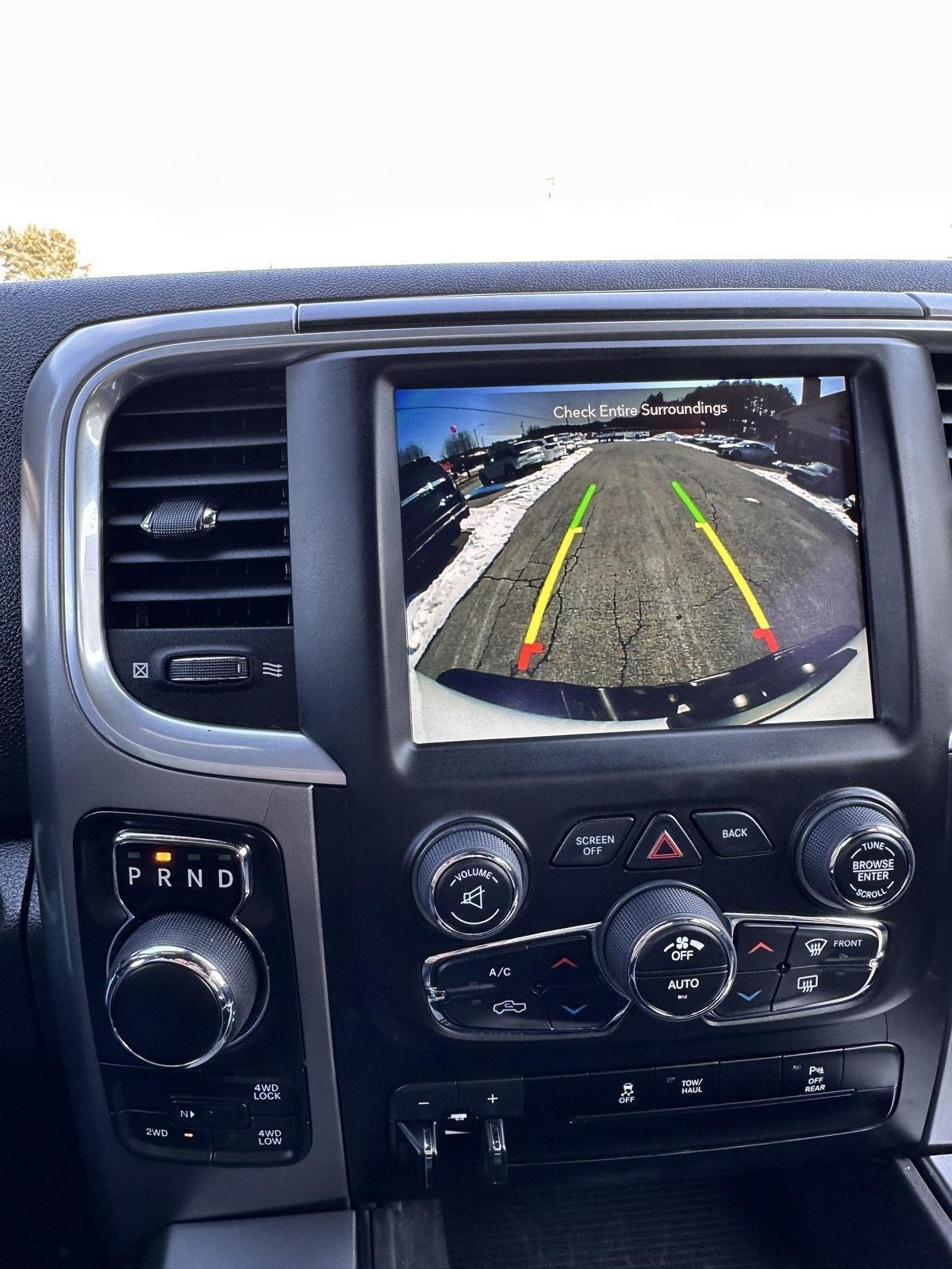 RAM 1500 Classic Warlock 4x4 Crew Cab 5'7" Box 2023