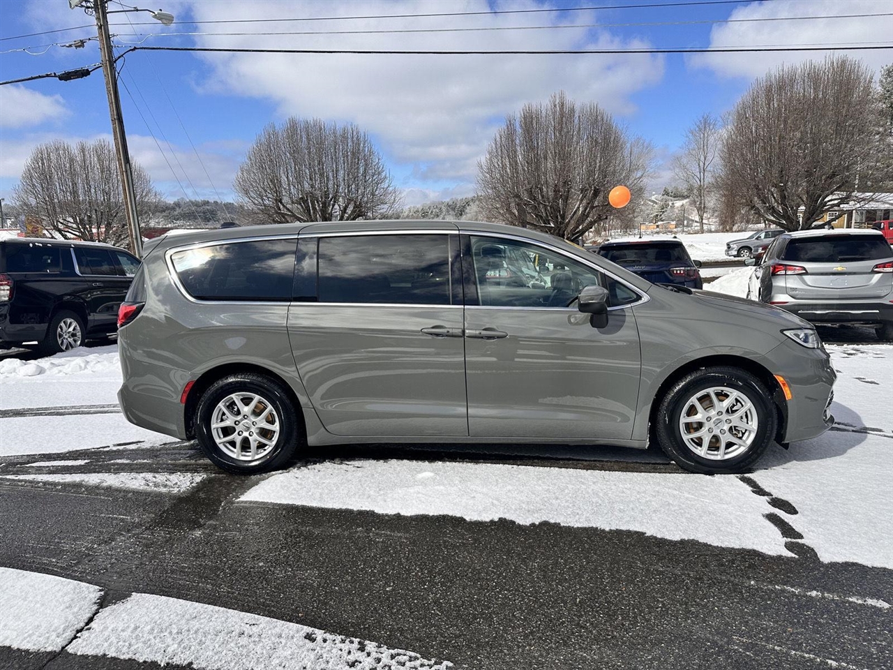 Chrysler Pacifica Touring L FWD 2023